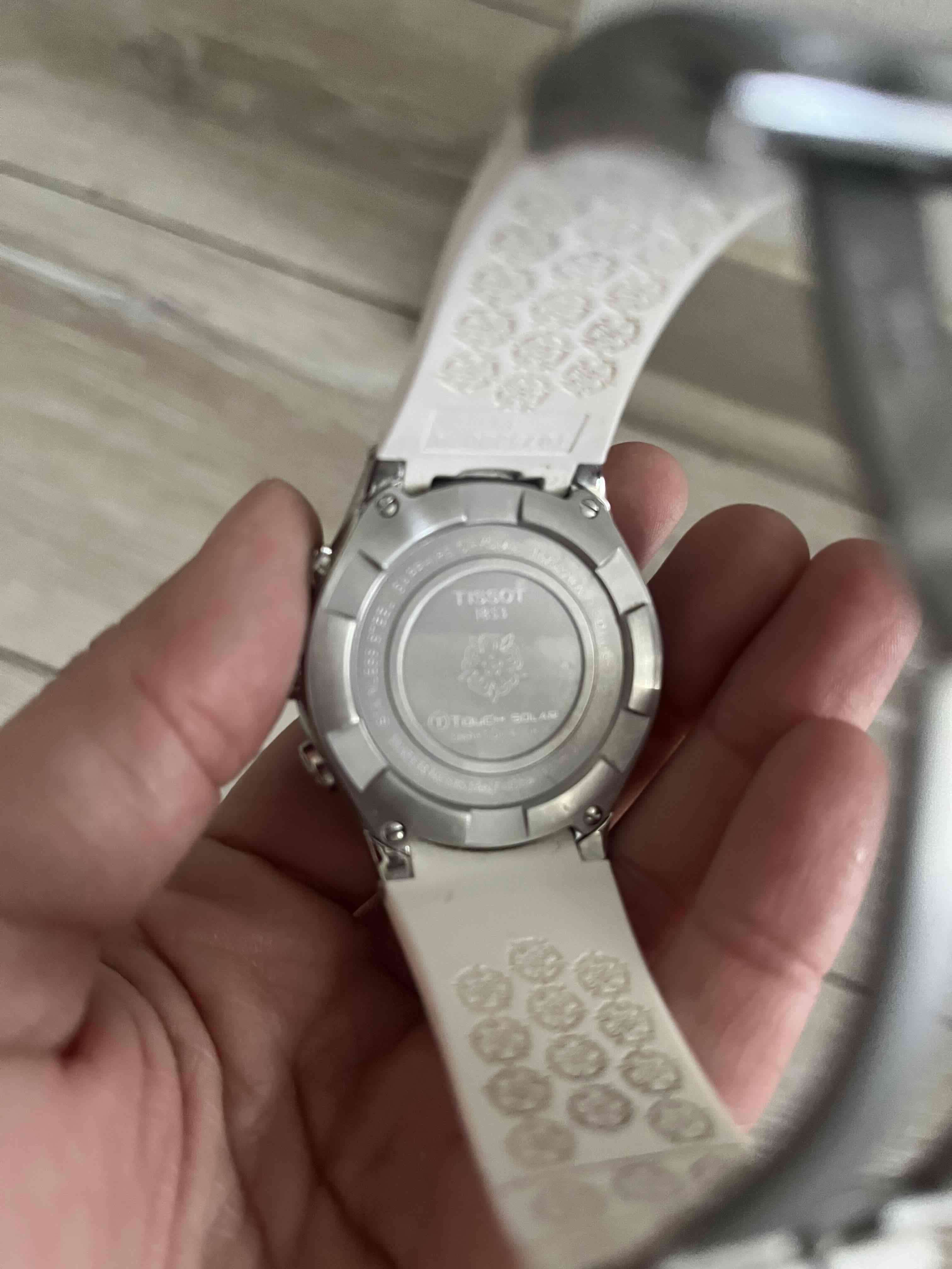 Reloj Tissot metálico con caja - miniatura 2