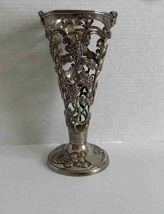 Florero antiguo metálico - miniatura 2