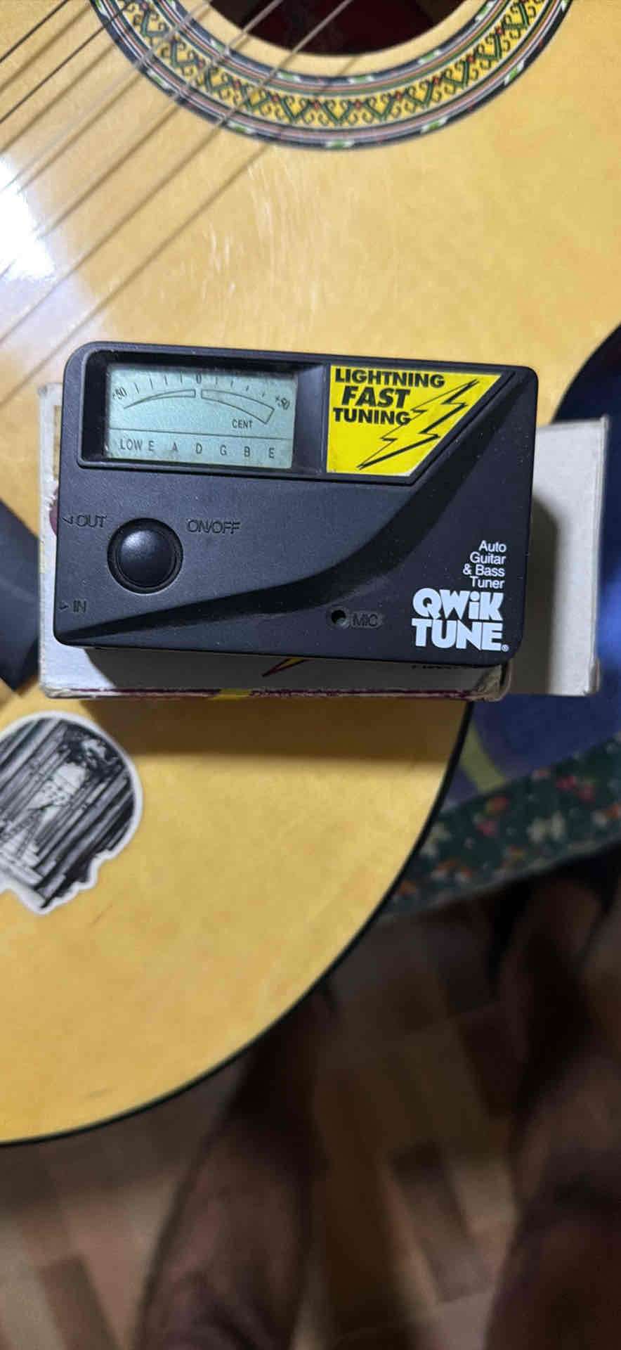 Guitarra clásica con cuerdas extra - miniatura 3