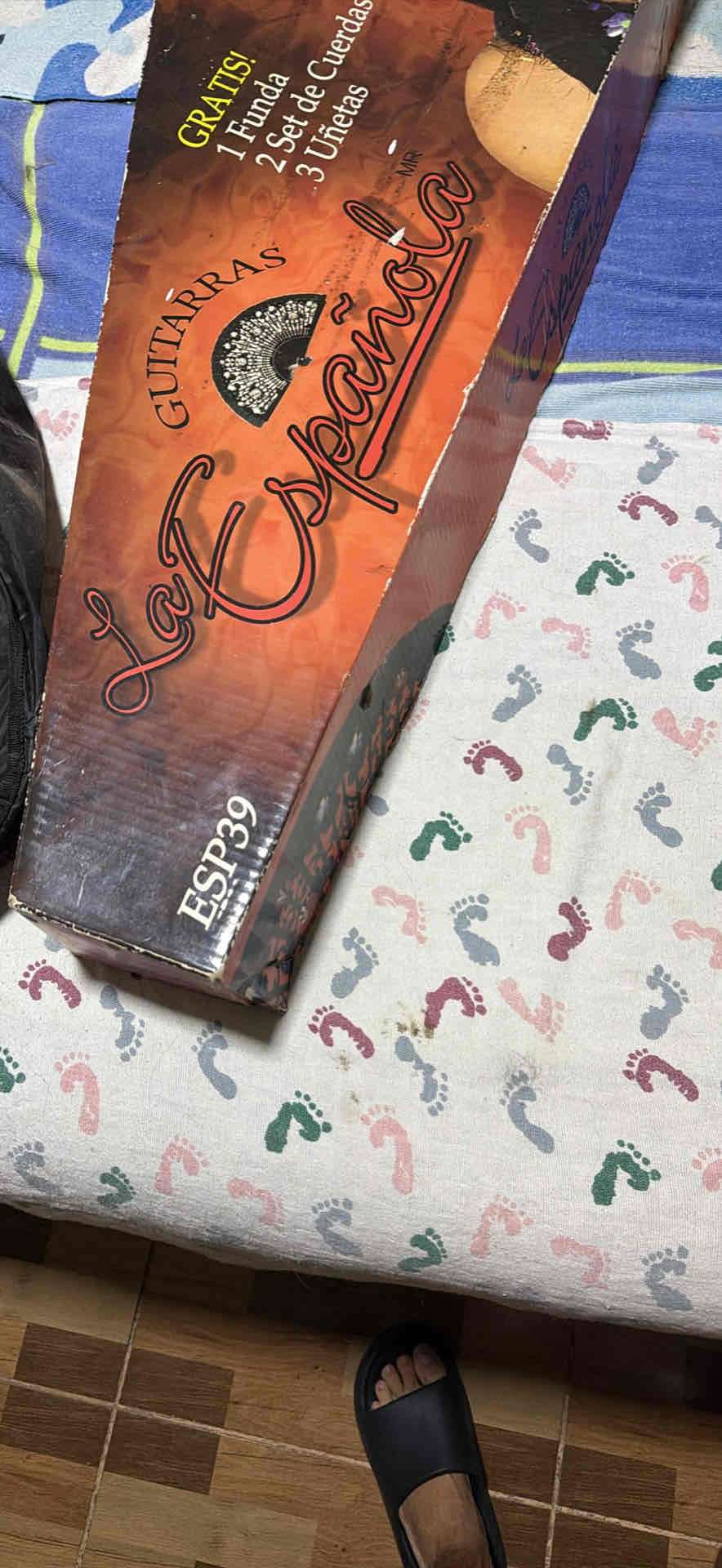 Guitarra clásica con cuerdas extra - miniatura 5