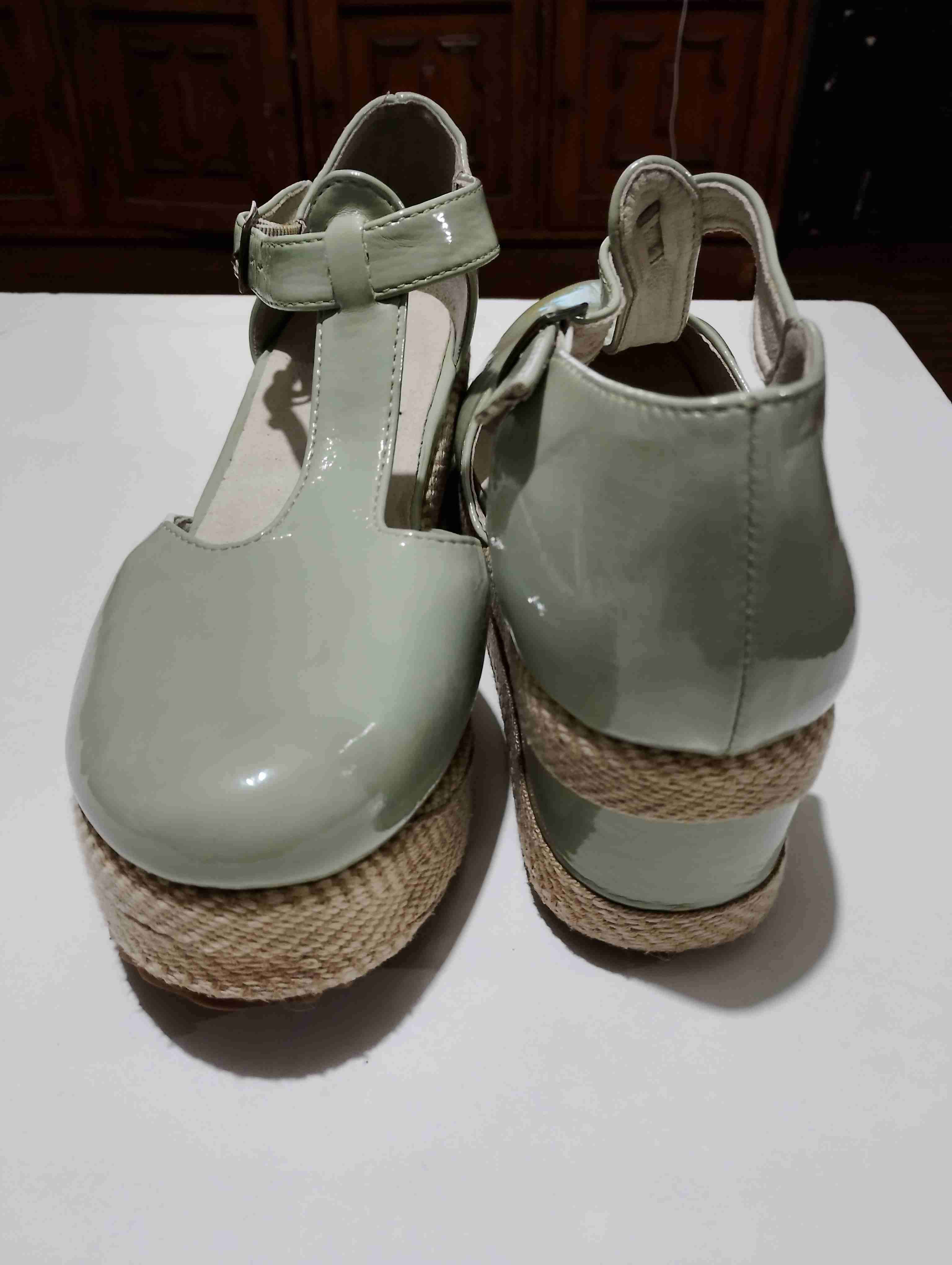 Sandalias verde menta de charol - miniatura 2