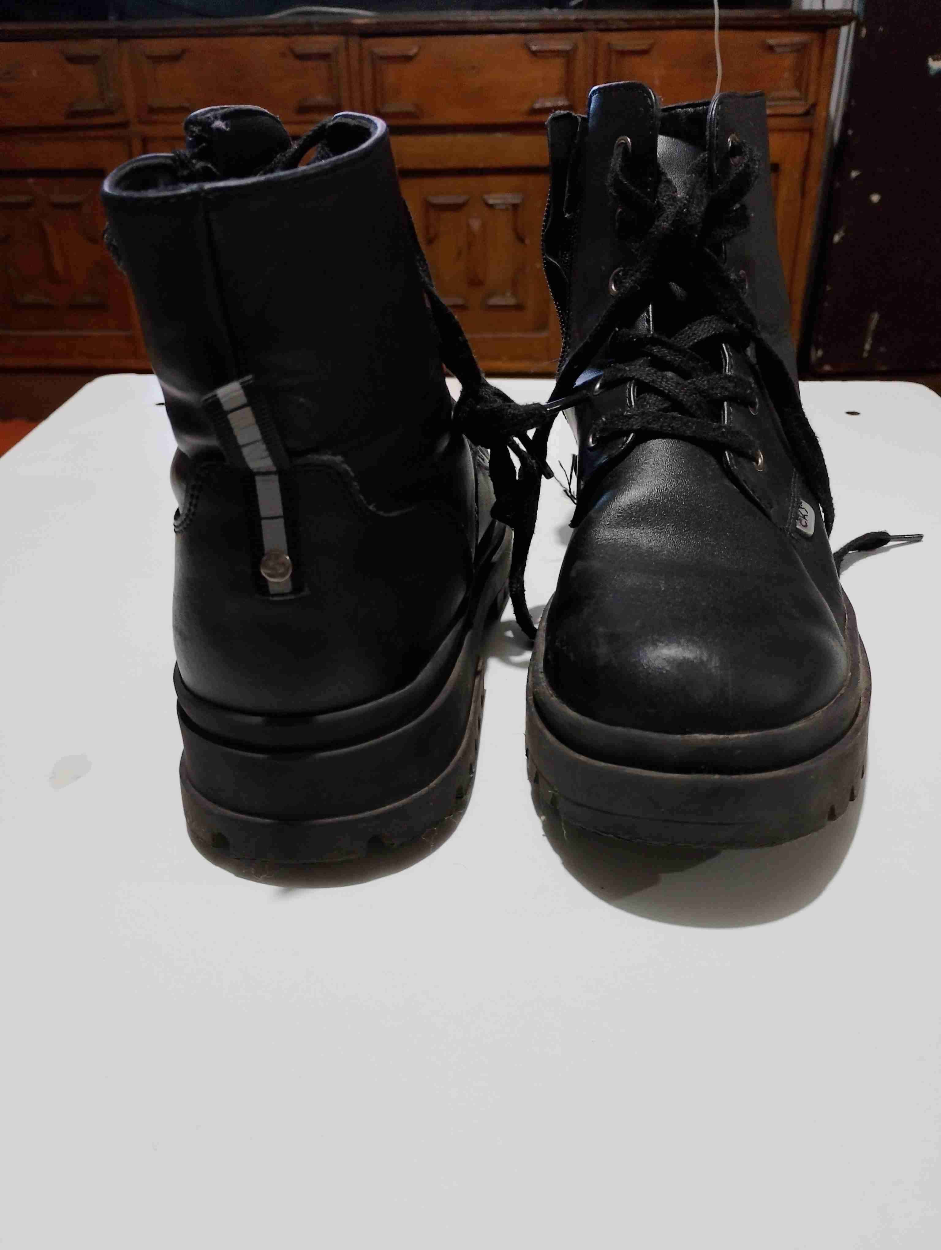 Botines negros de cuero colloky