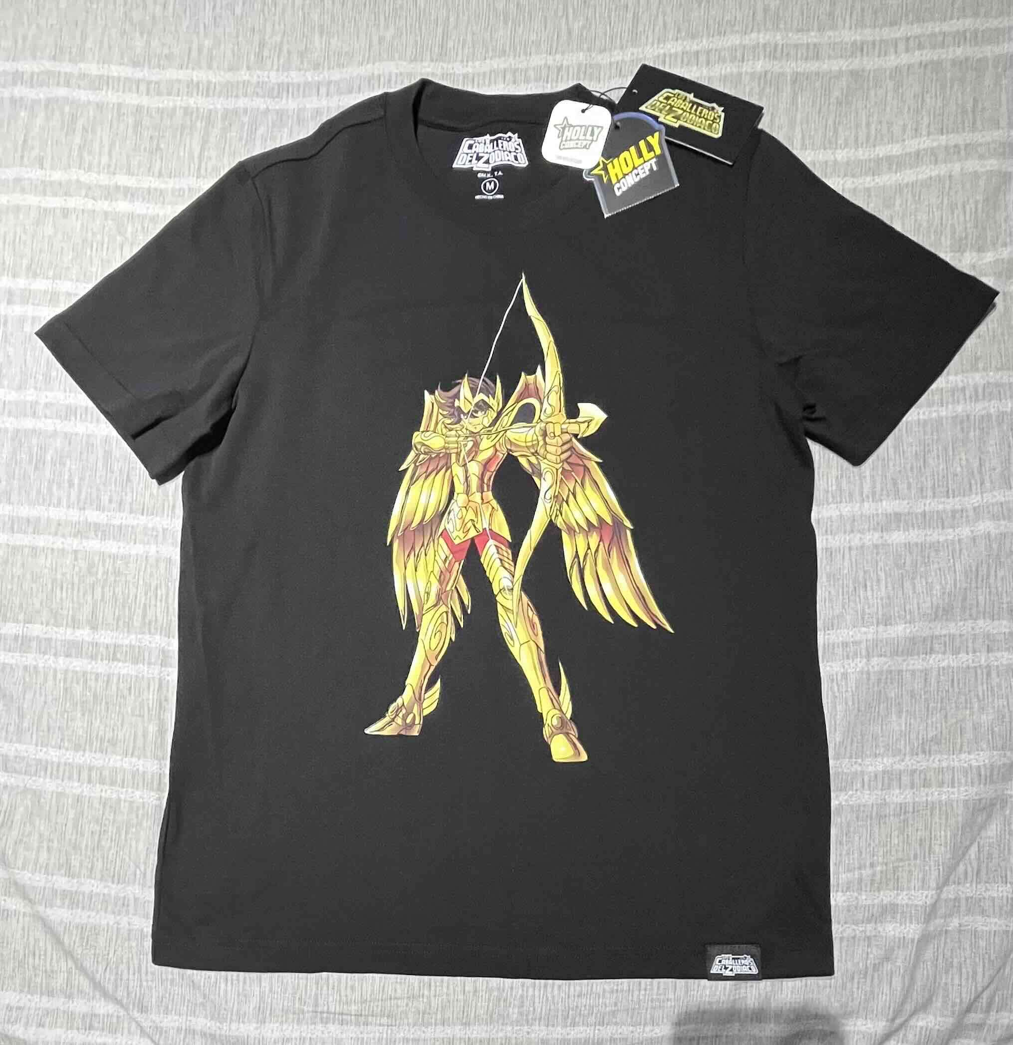 Polera negra con diseño caballeros del zodíaco