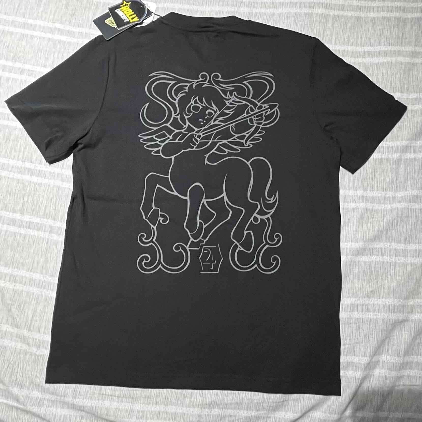 Polera negra con diseño caballeros del zodíaco - miniatura 2