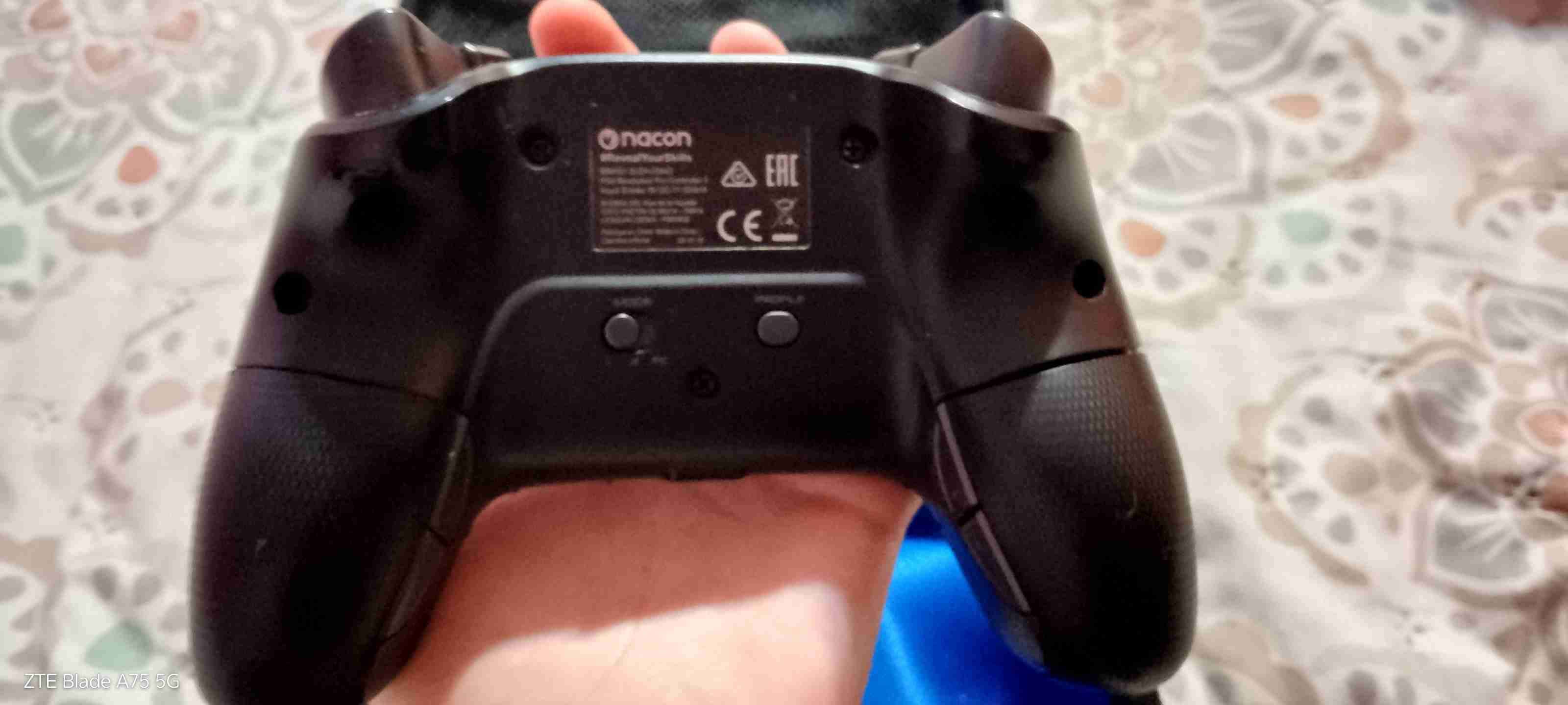 Joystick Nacon con estuche - miniatura 3