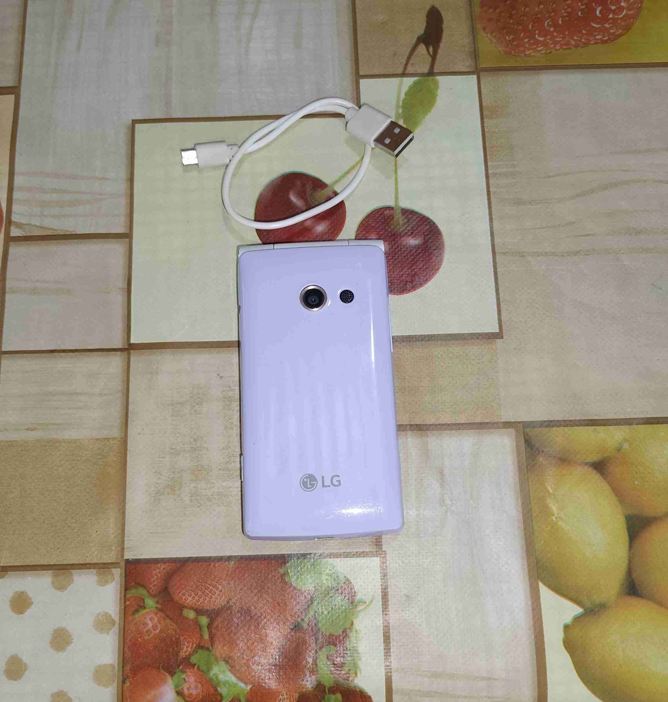Celular plegable LG blanco - miniatura 2