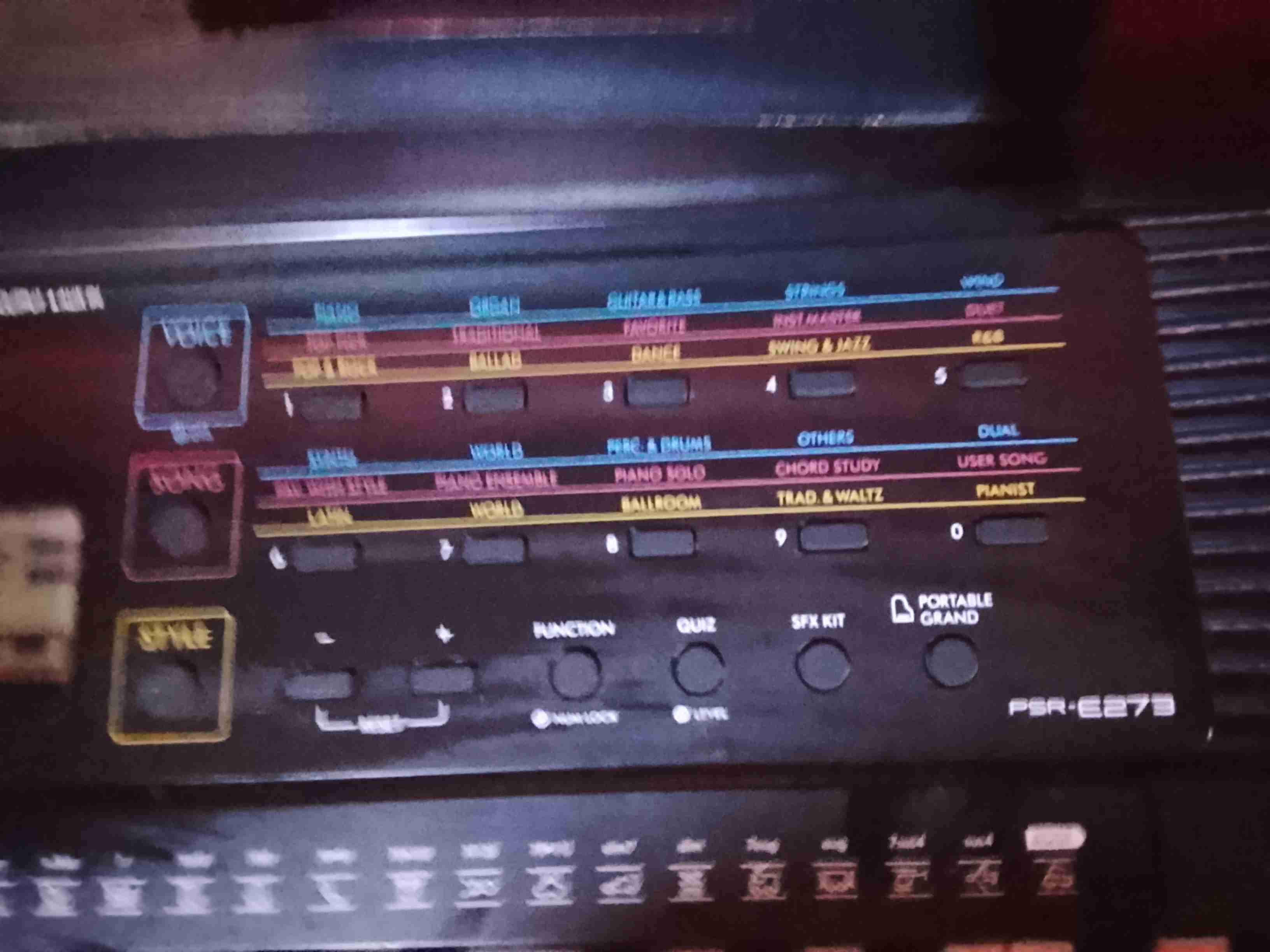 Teclado Yamaha en buen estado - miniatura 4