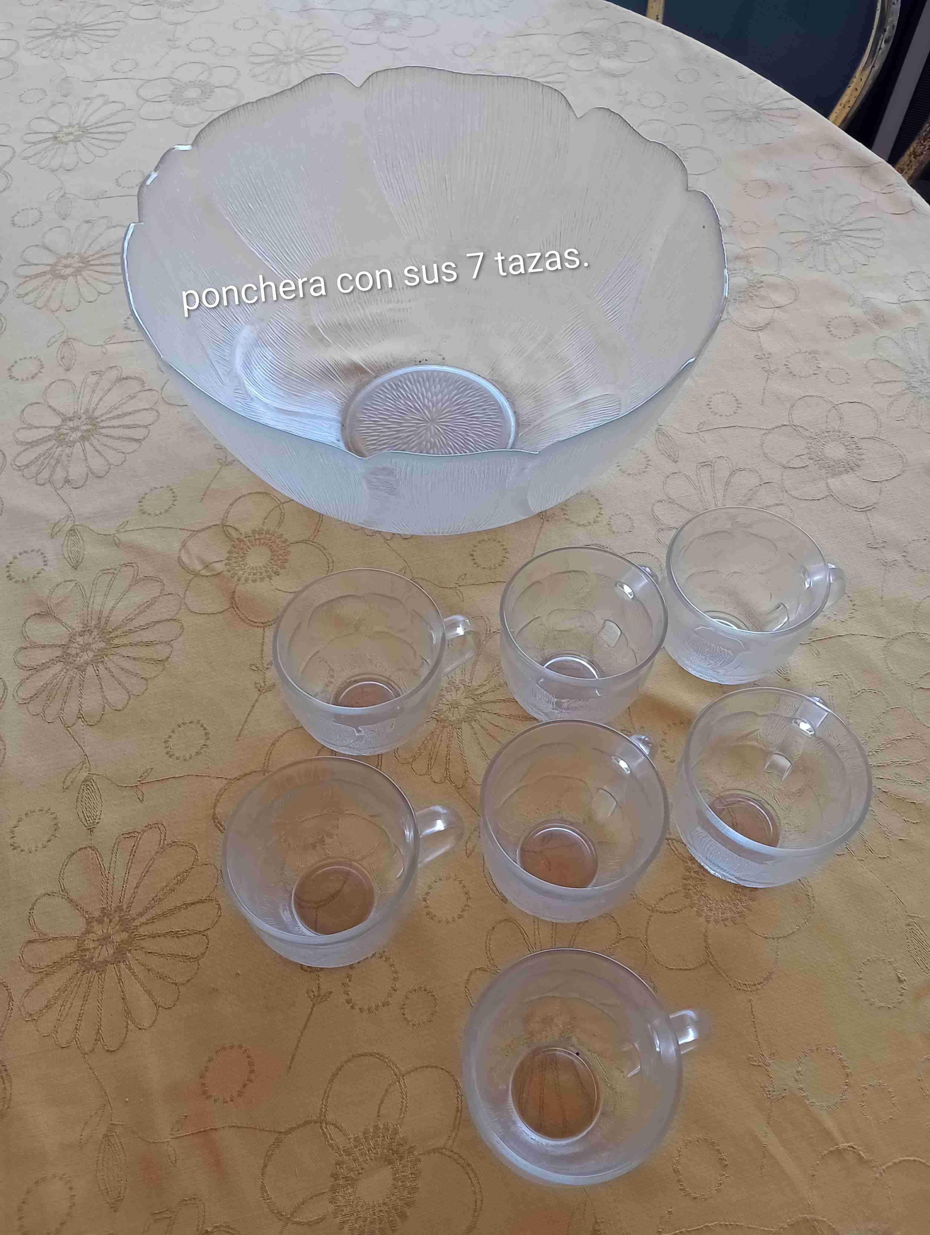 Ponchera con 7 tazas