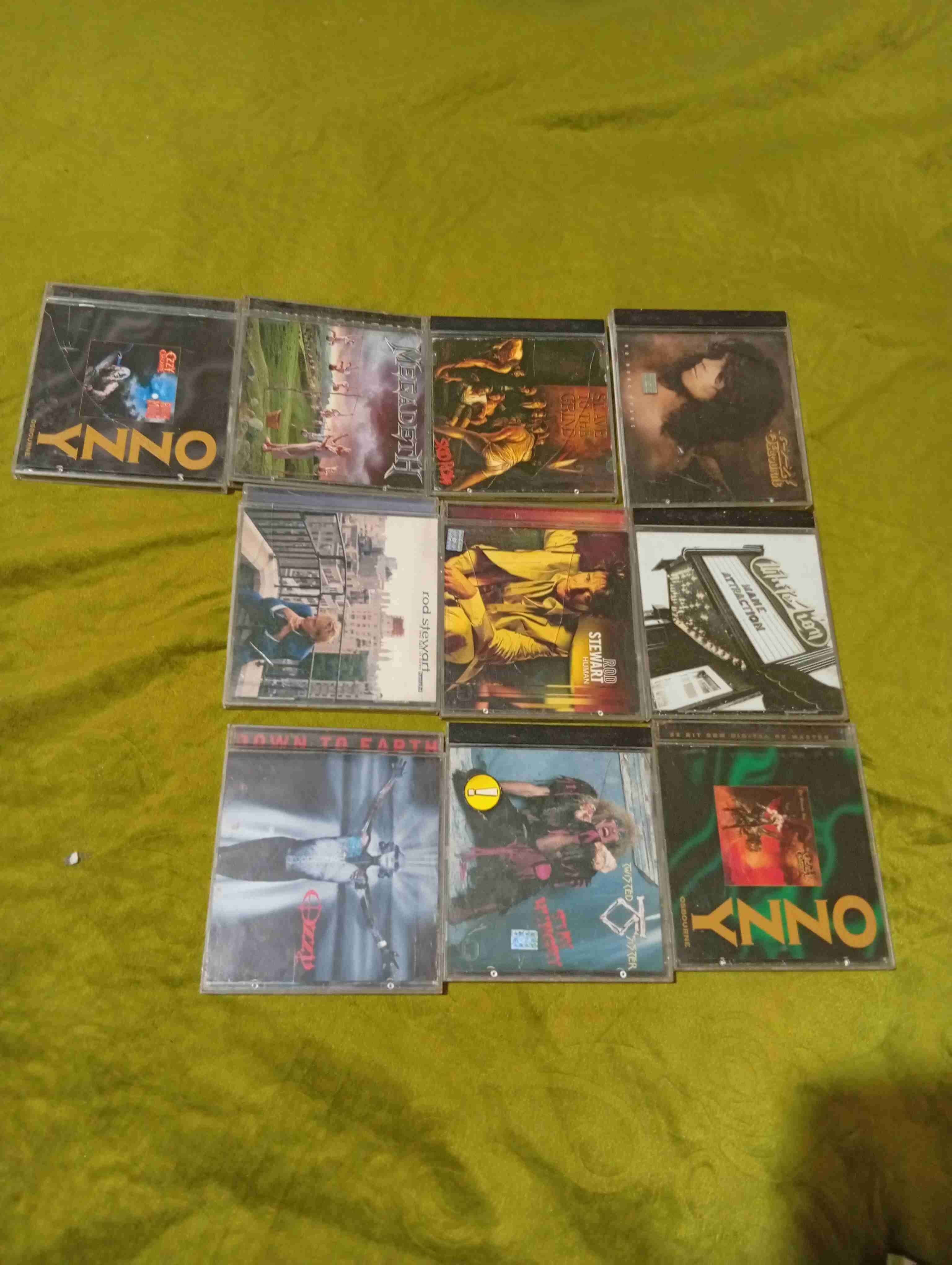 Colección de CDs de rock y metal