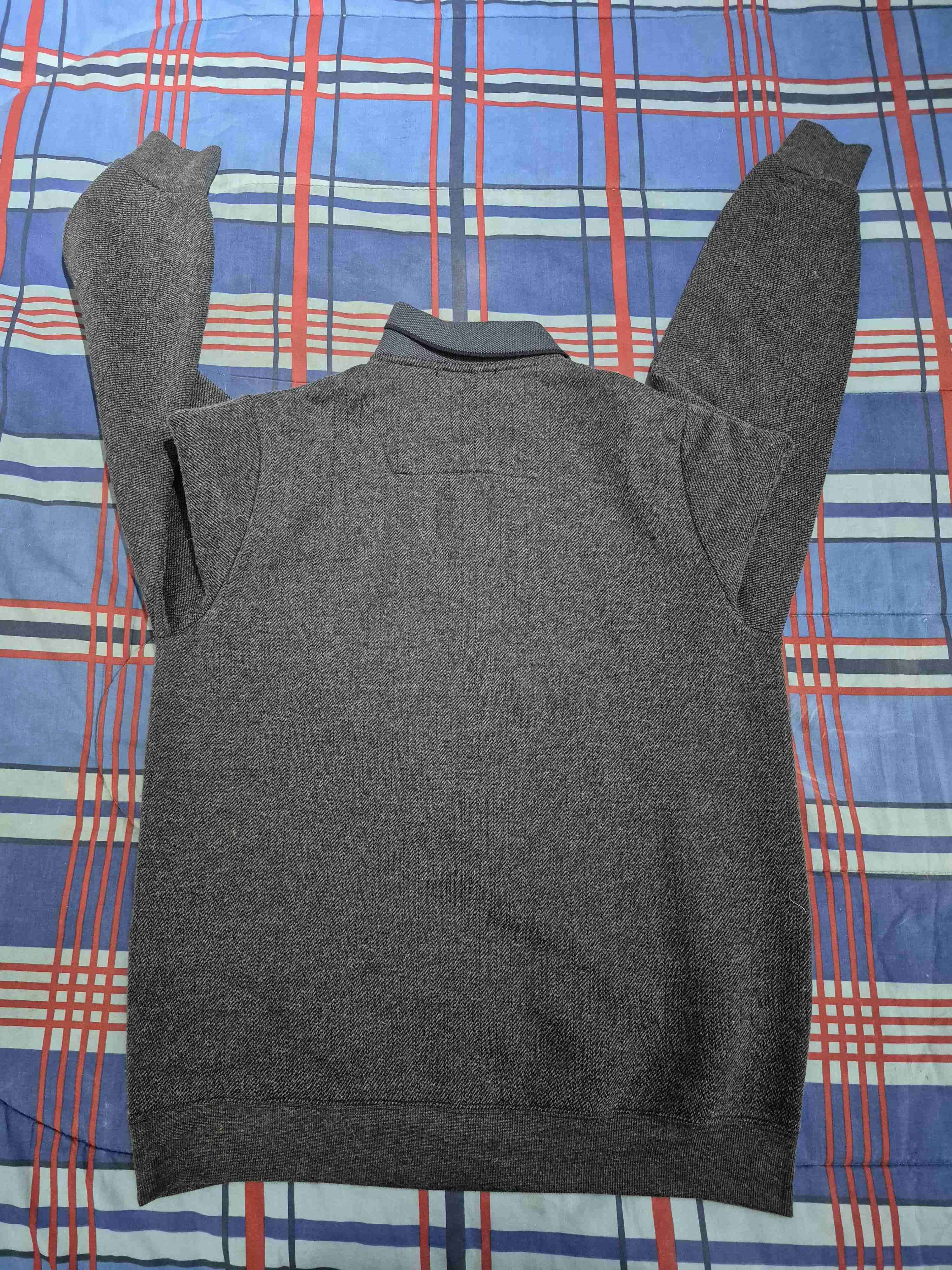 Suéter gris de hombre - miniatura 2