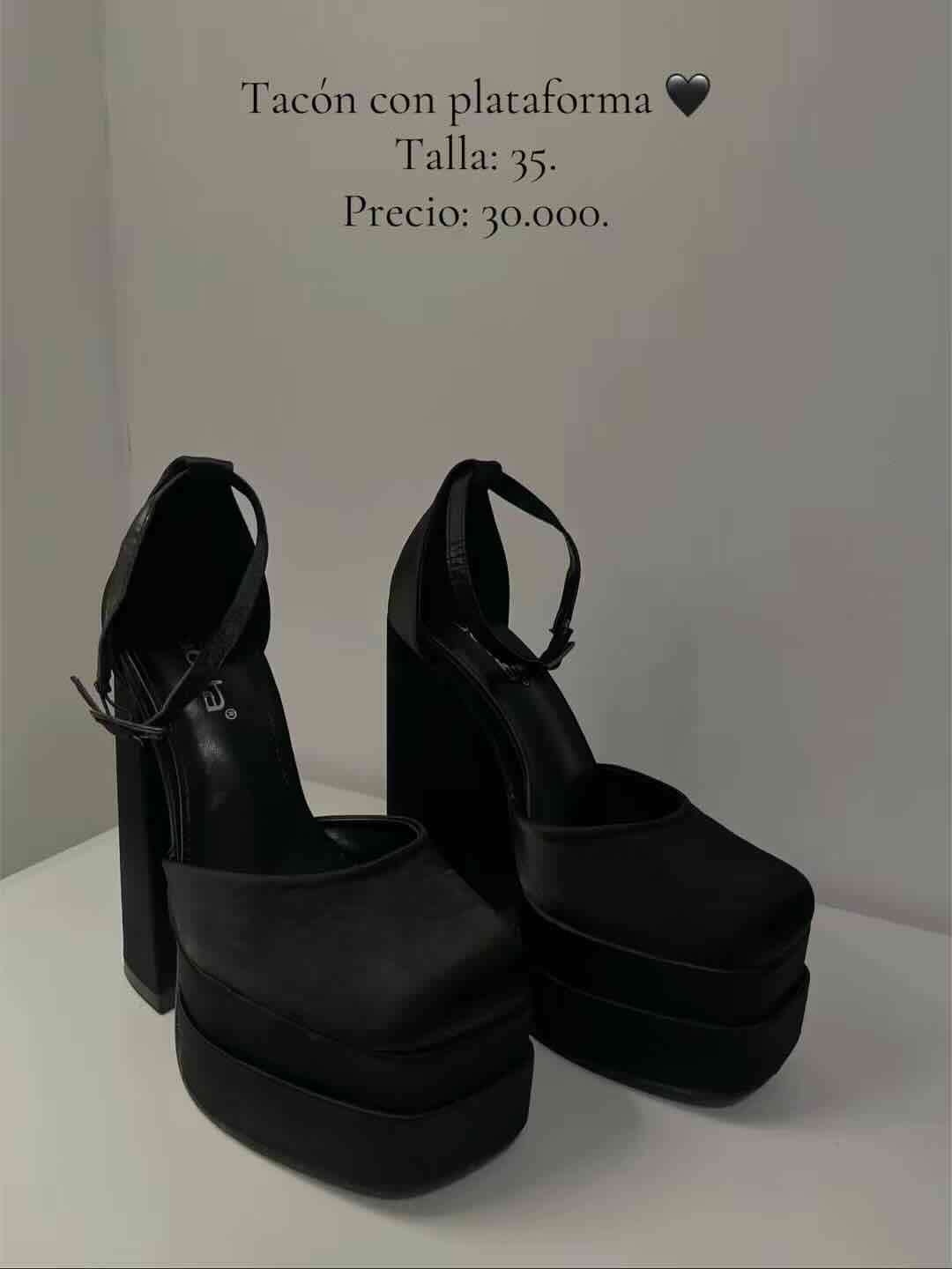 Tacones Negros - Marca: Gotta