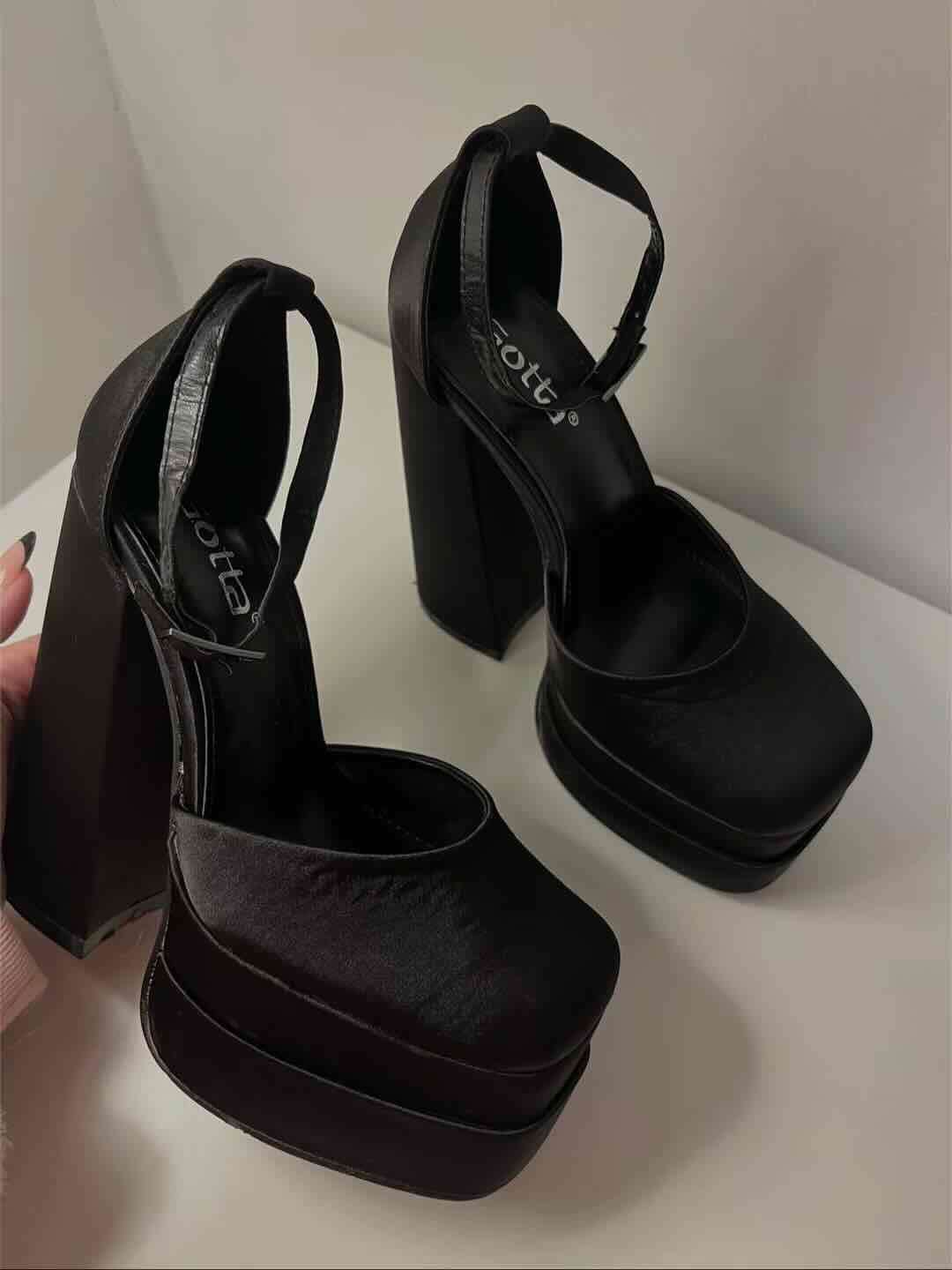 Tacones Negros - Marca: Gotta - miniatura 2