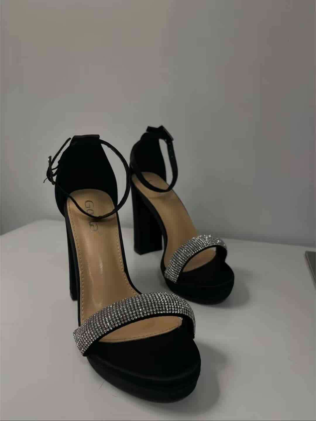 Tacones Negros - Marca:Gotta. - miniatura 2