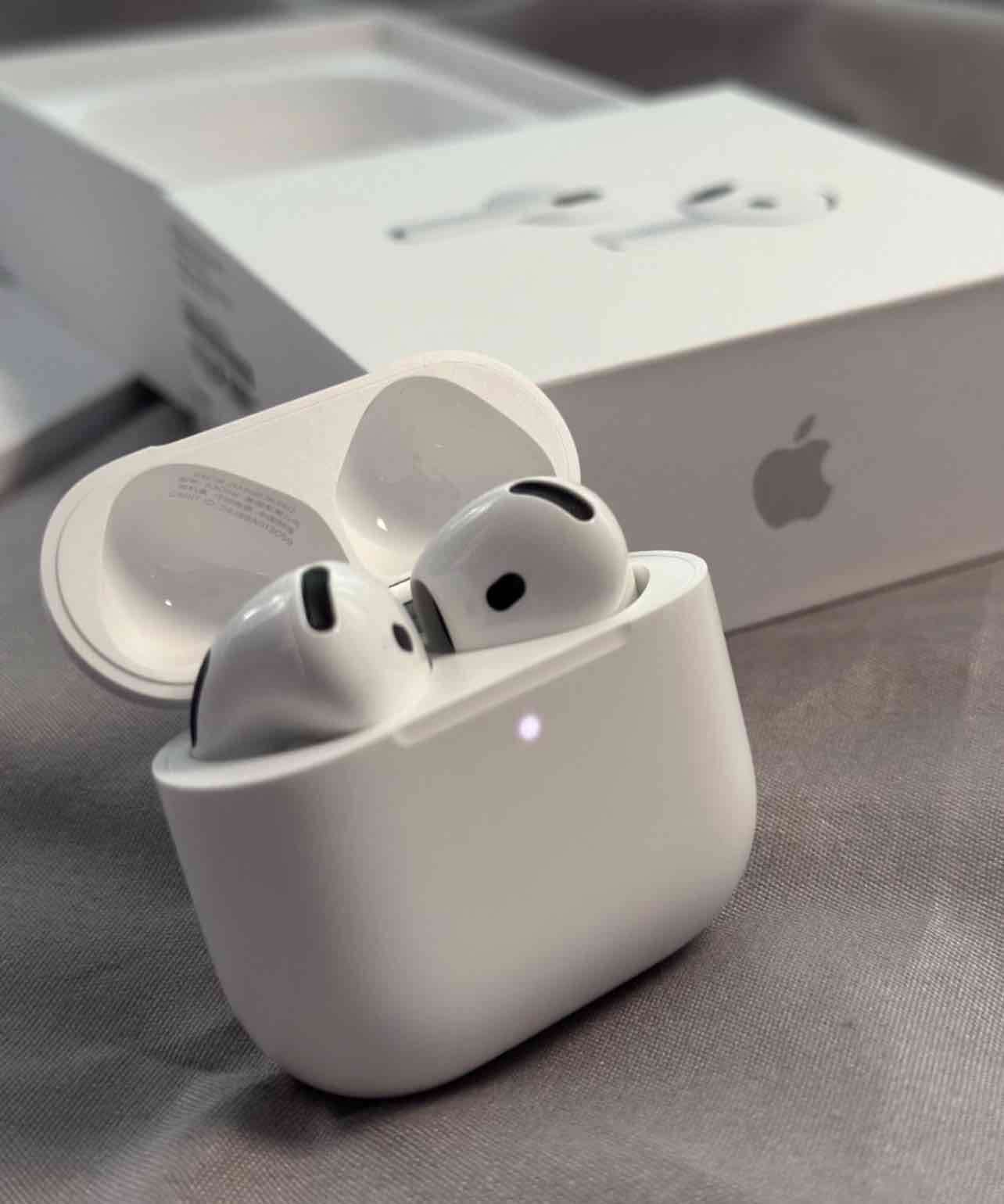 AirPods 4 originales con boleta como nuevos - miniatura 3