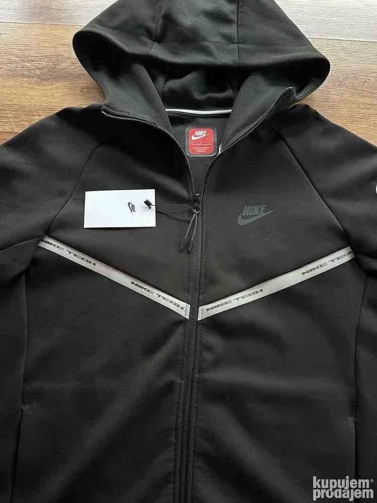 Nuevo Polerón negro Nike Tech con capucha