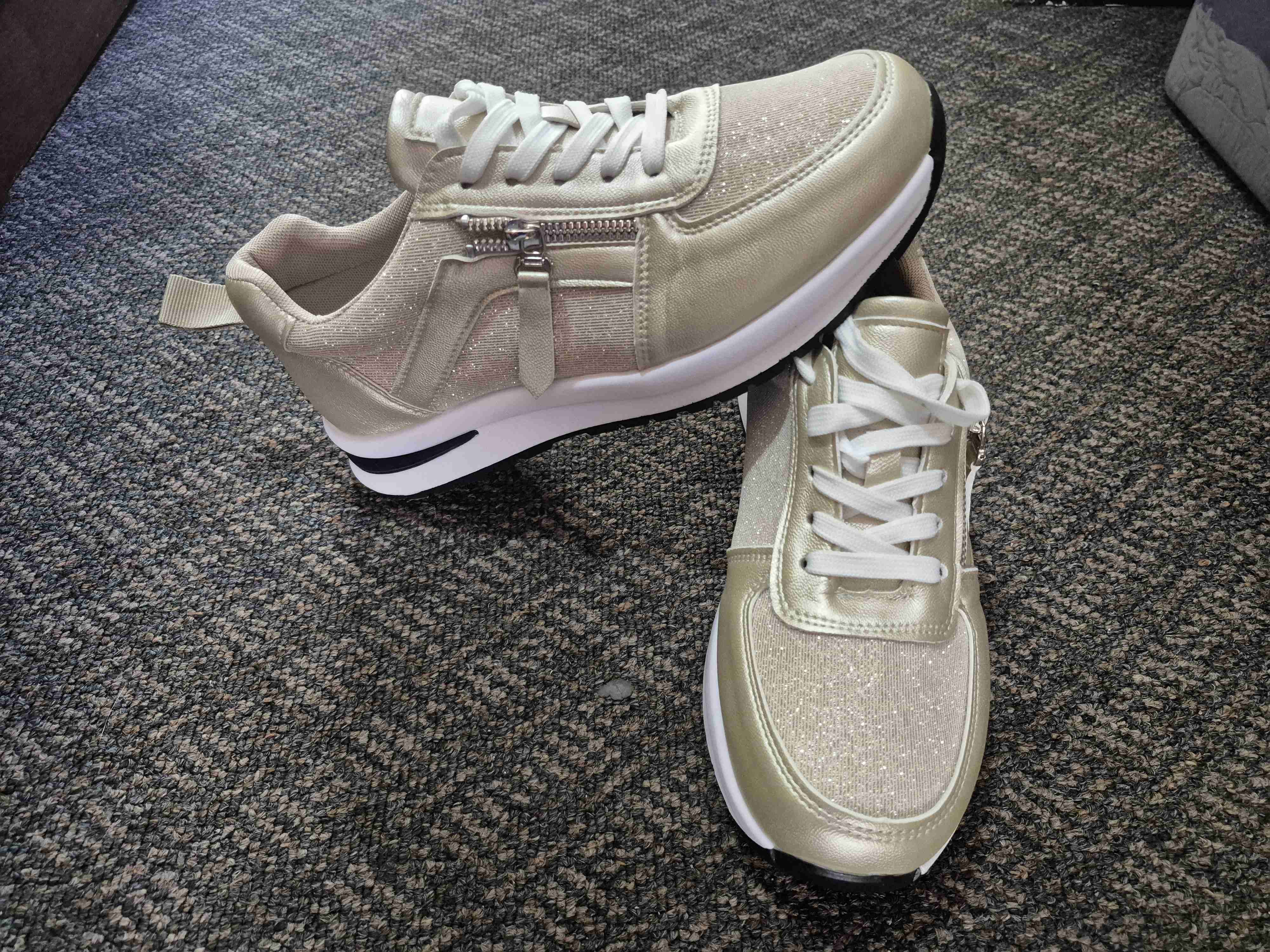 Zapatillas doradas brillantes - miniatura 2