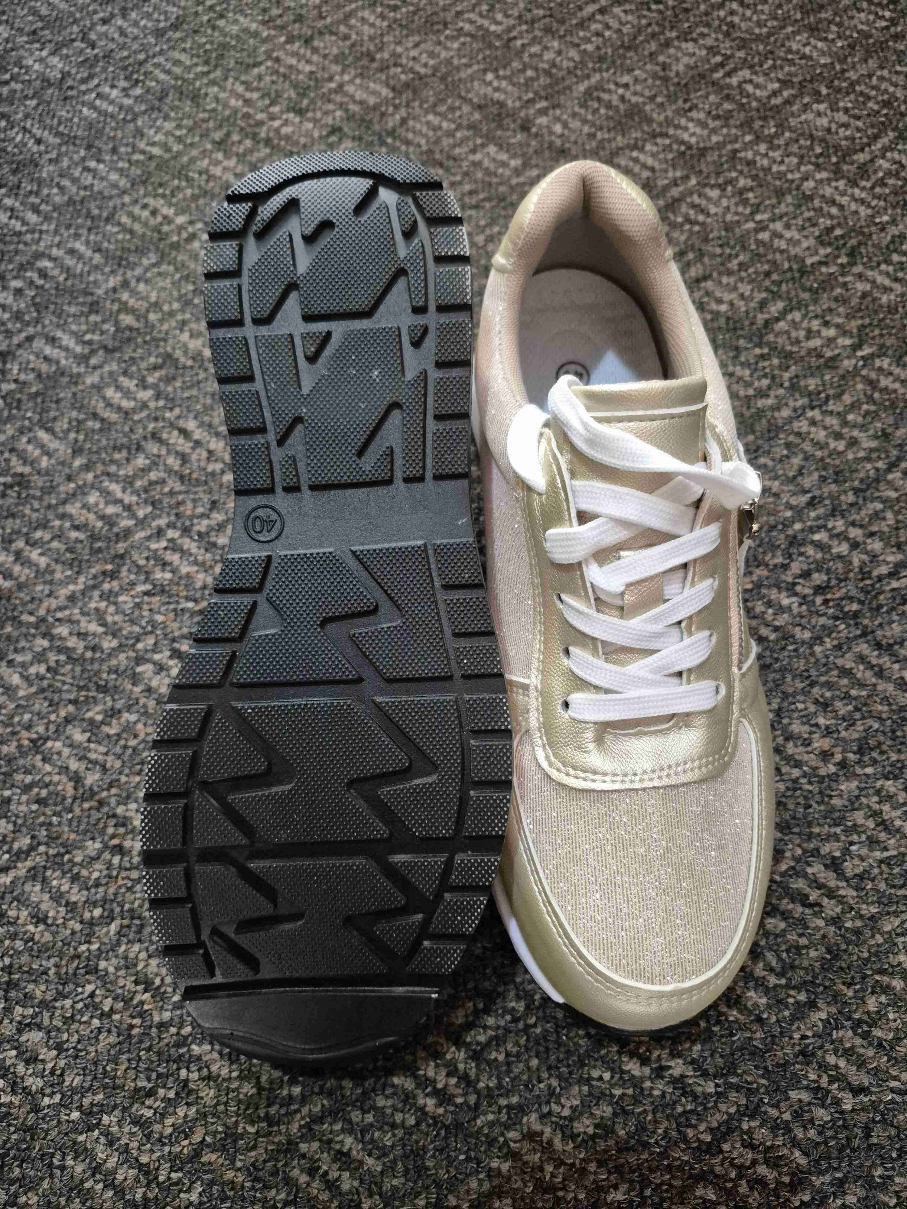 Zapatillas doradas brillantes - miniatura 3