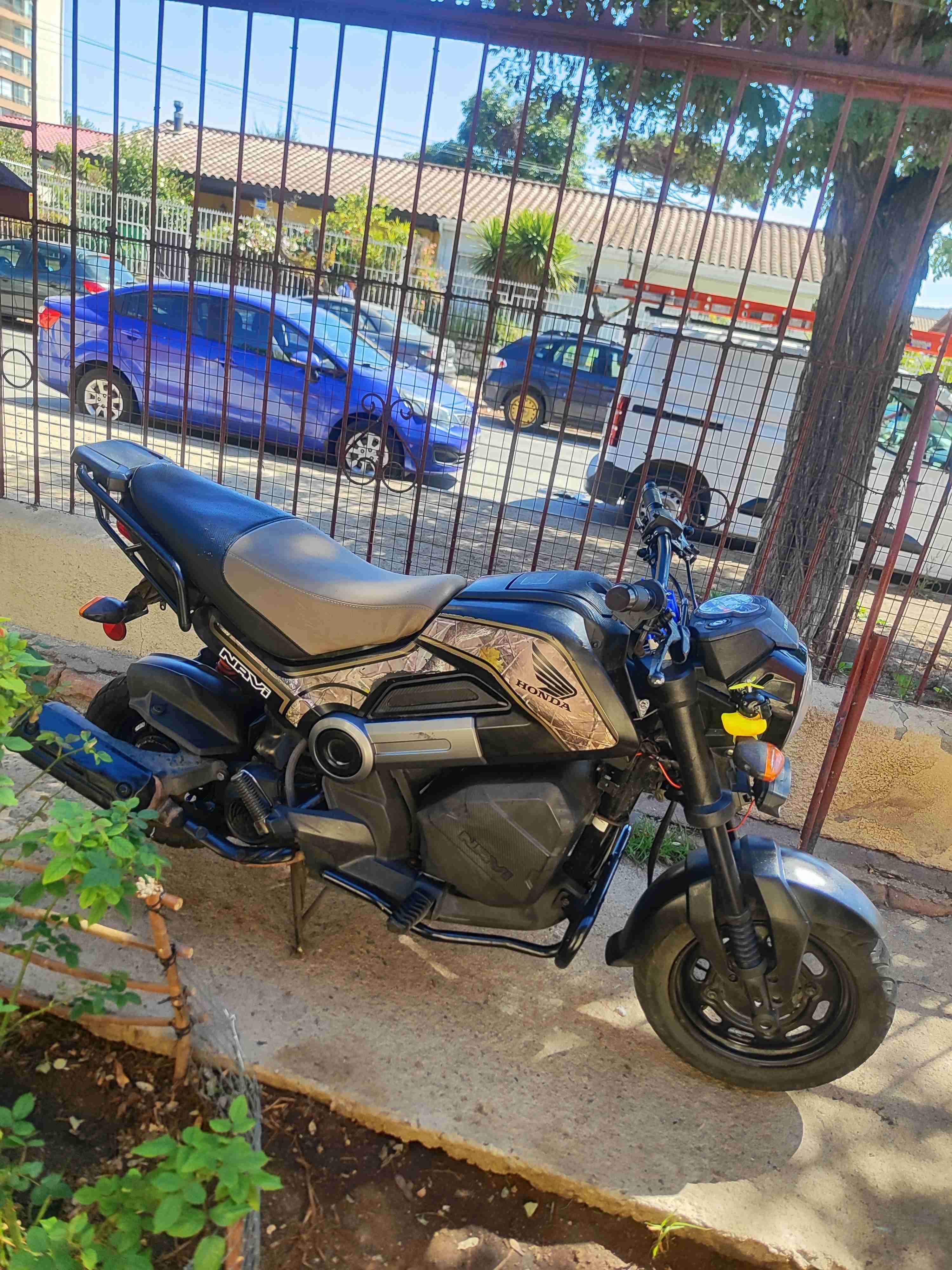 Moto Honda negra en venta - miniatura 5