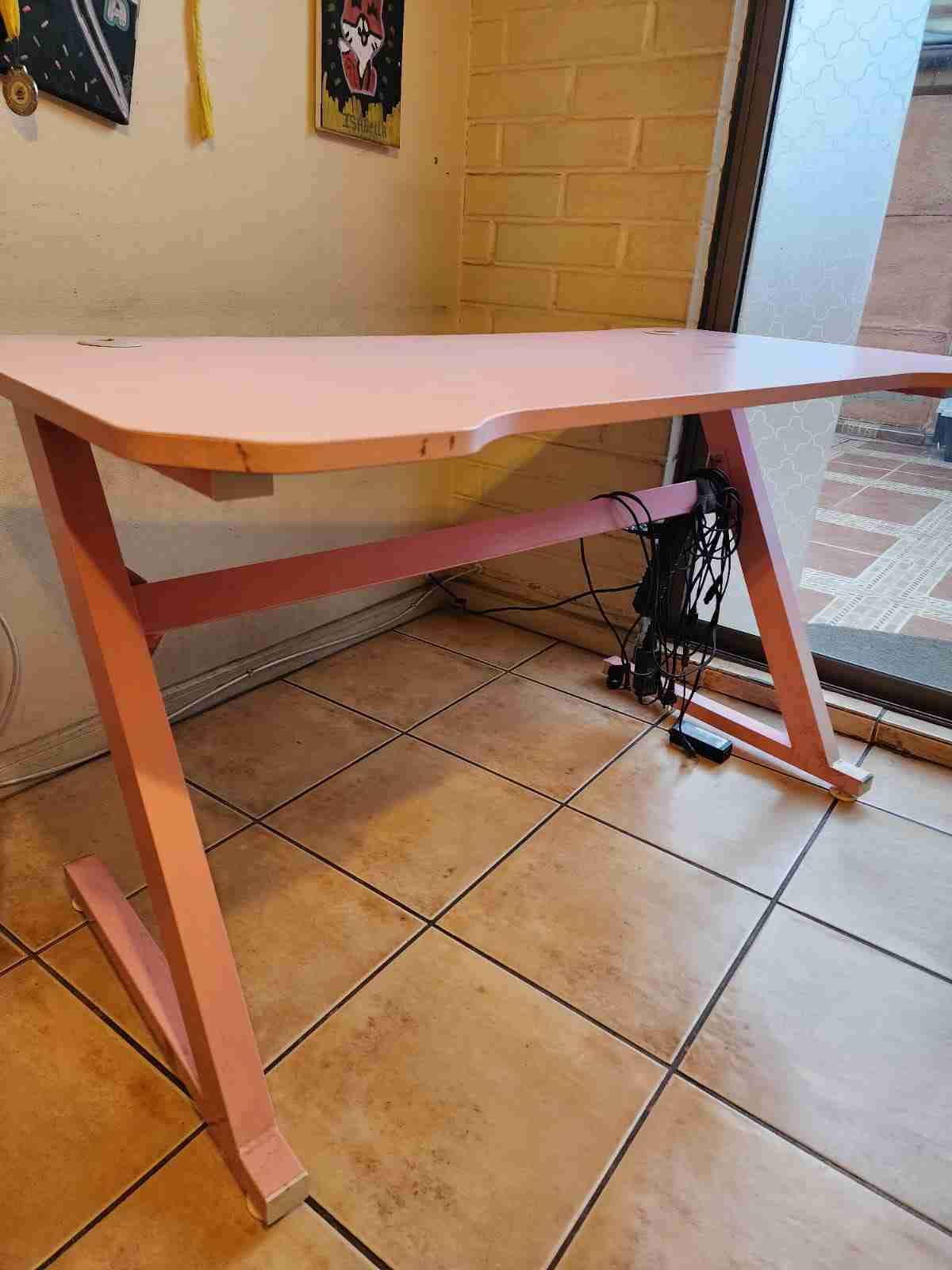 Escritorio rosa moderno - miniatura 2