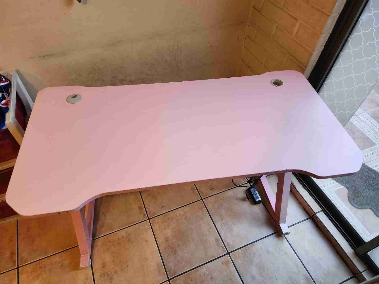 Escritorio rosa moderno - miniatura 3