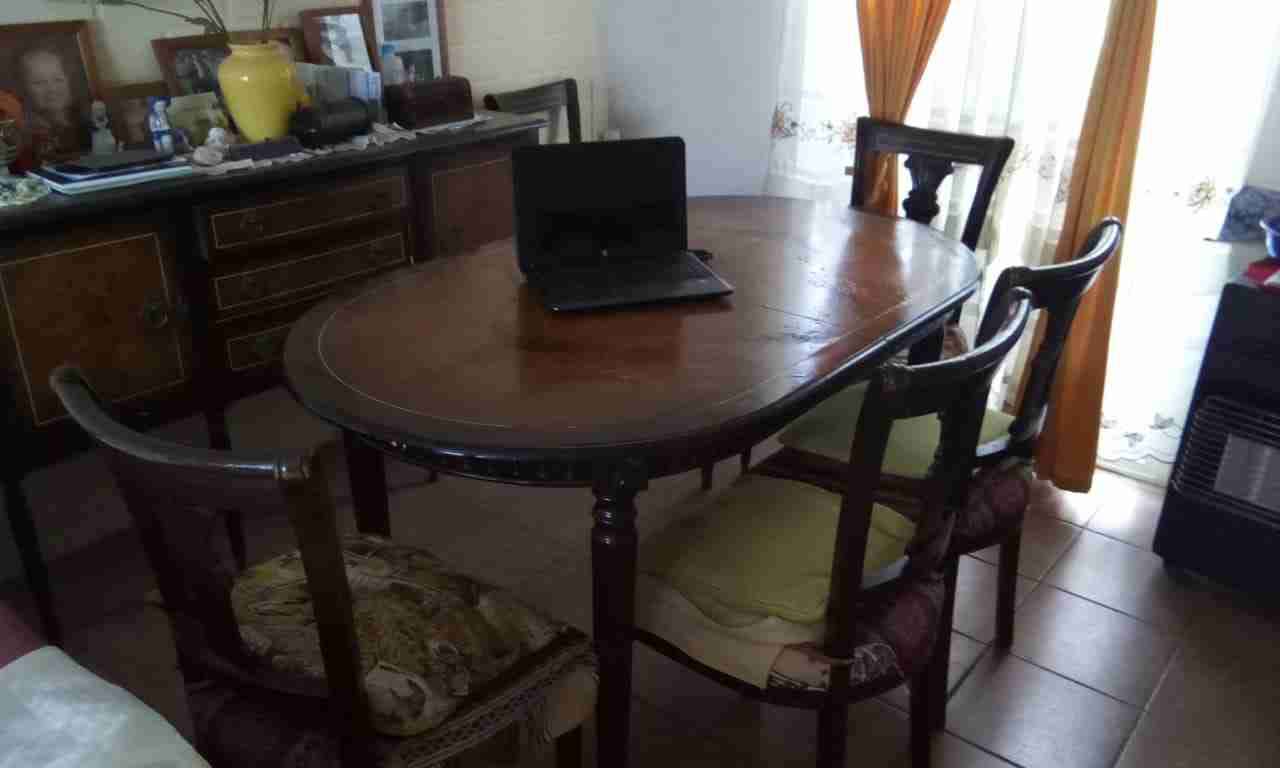 Silla de madera con tapizado - miniatura 2