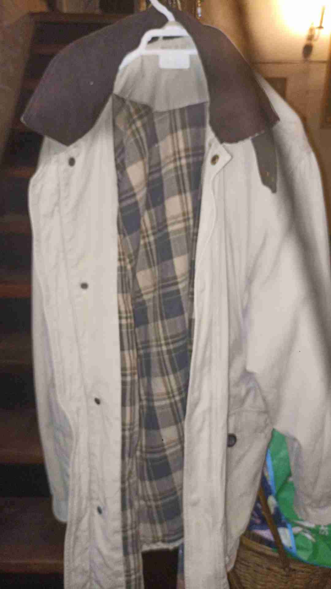 Chaqueta beige con cuello alto - miniatura 6