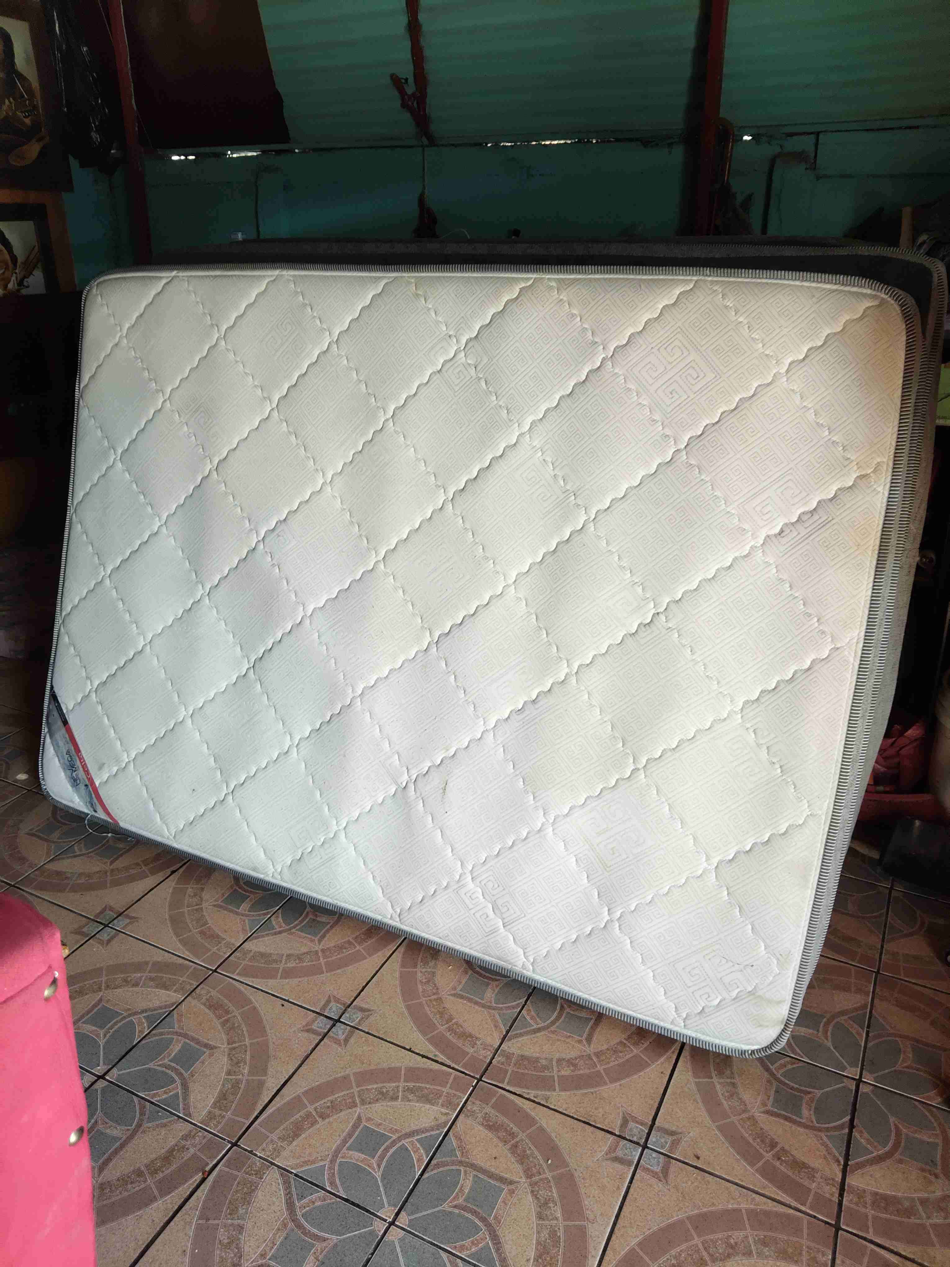 Colchón matrimonial en buen estado - miniatura 6