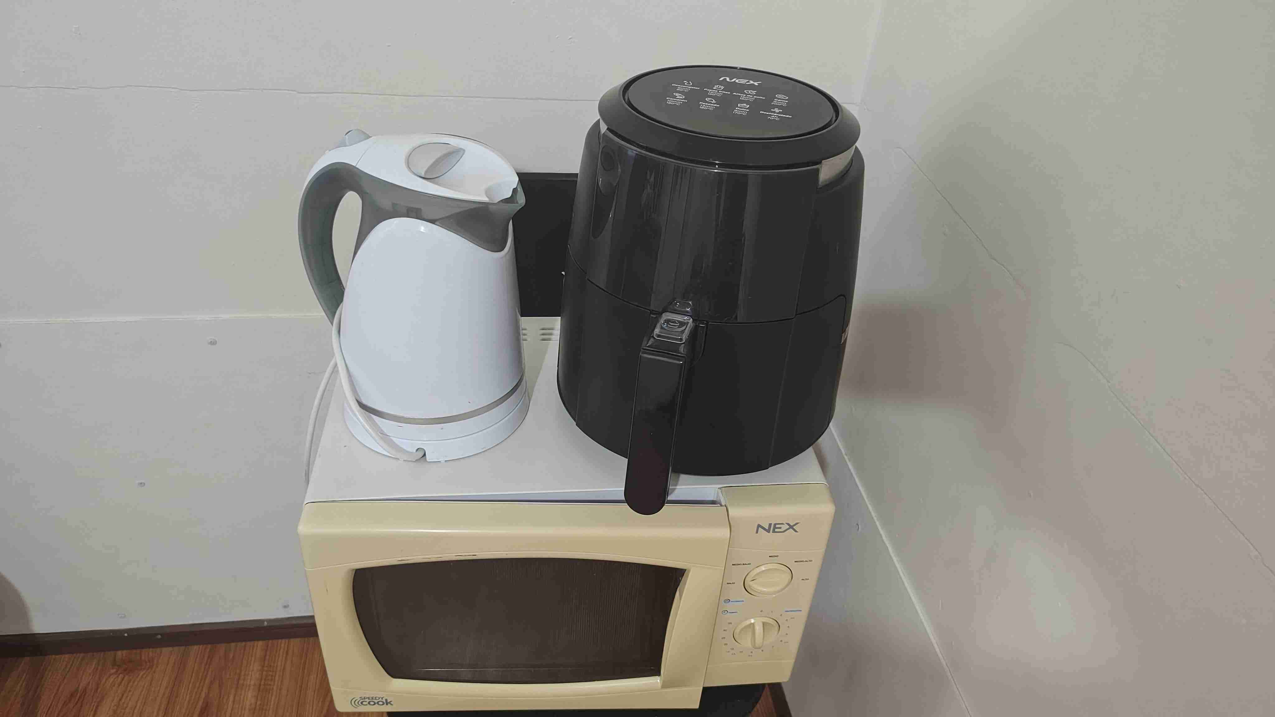 Freidora de aire negra - miniatura 2