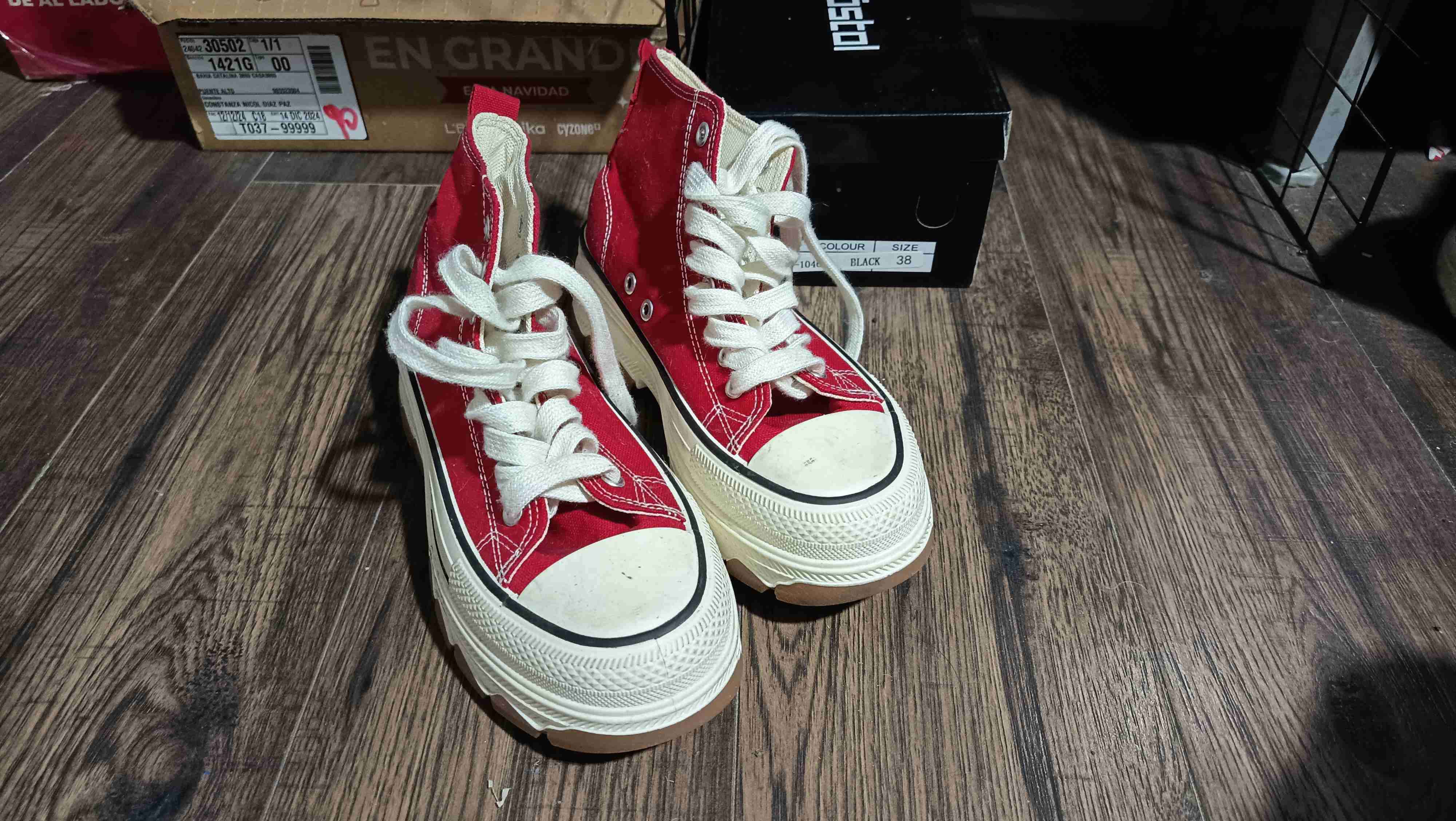 Zapatillas rojas de lona