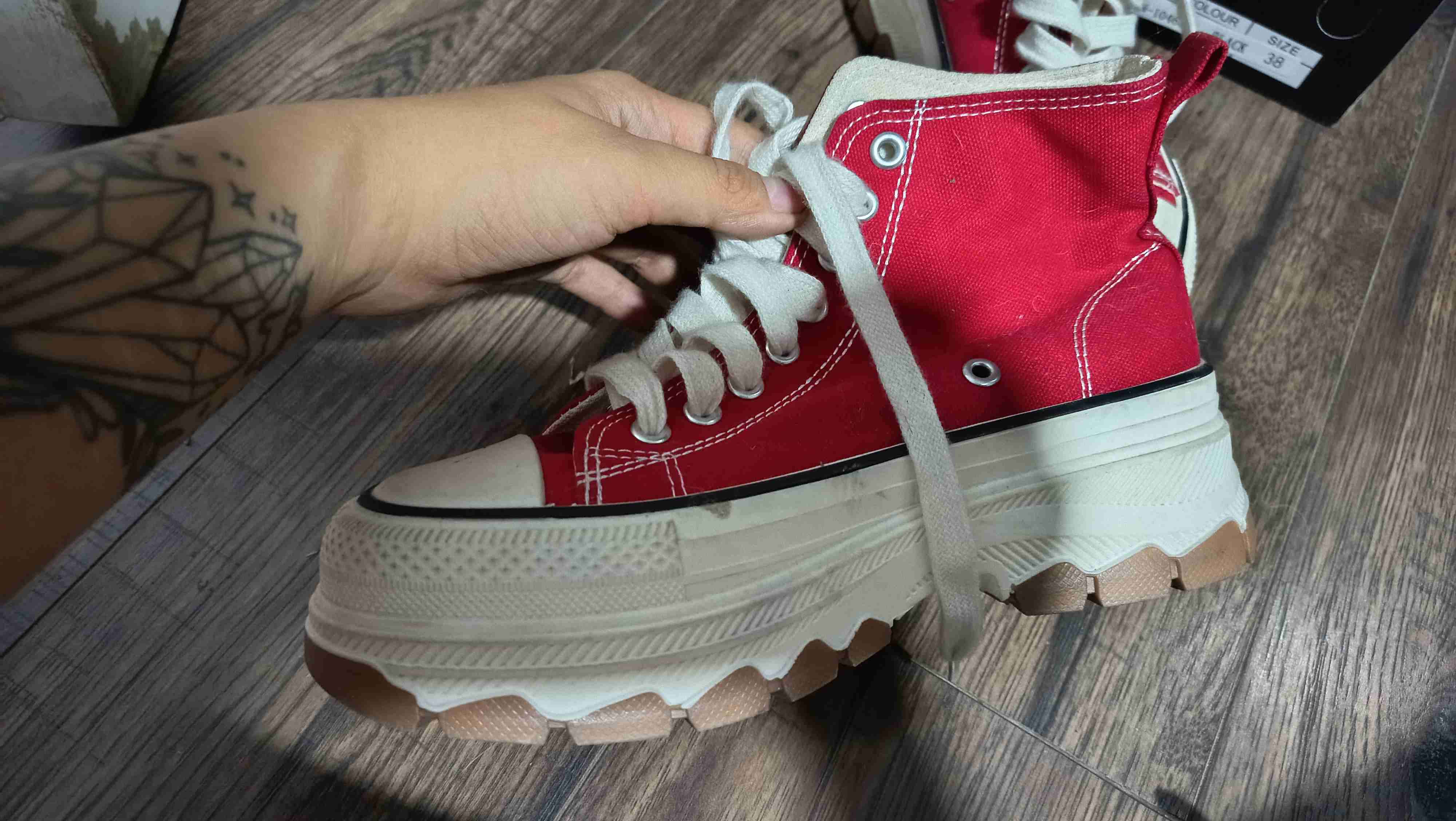 Zapatillas rojas de lona - miniatura 2