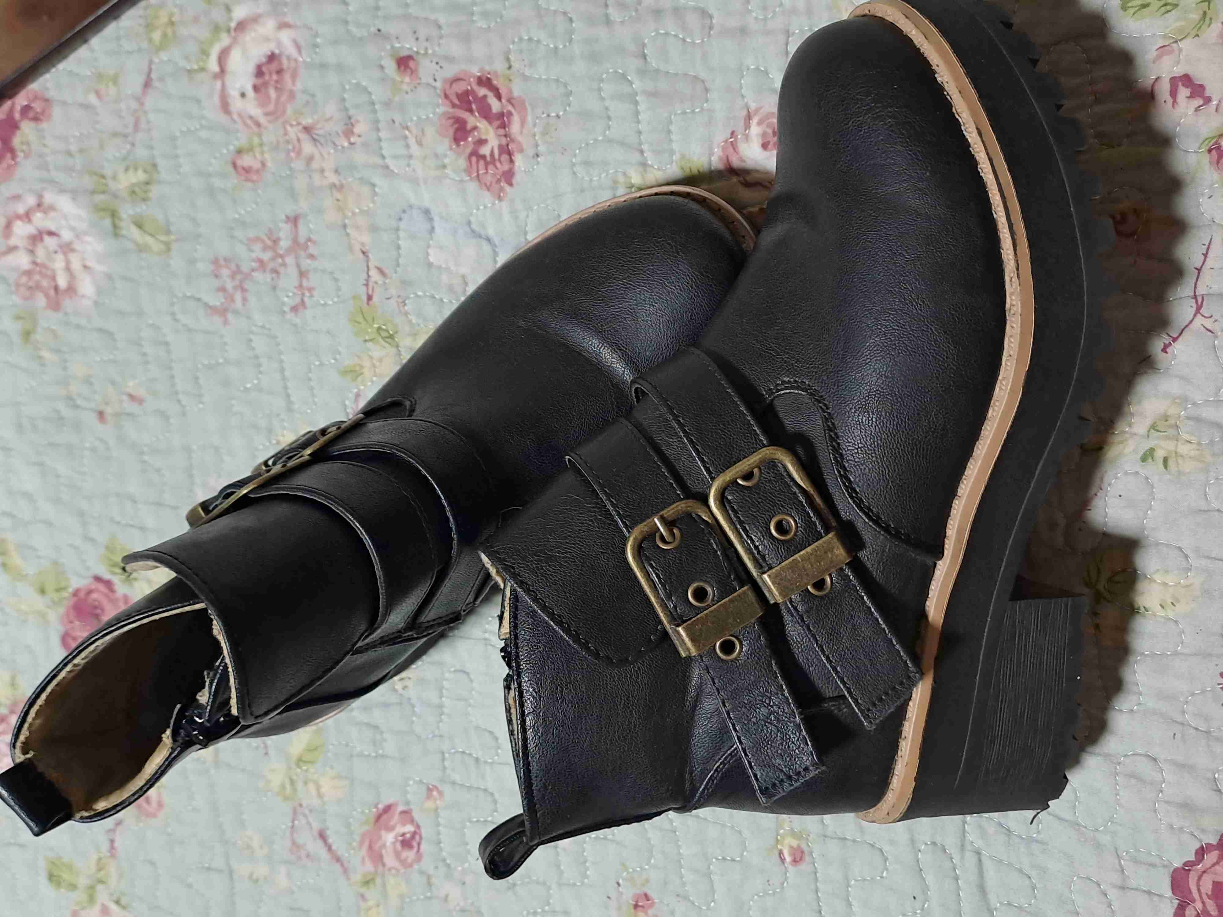 Botines negros con hebillas - miniatura 2