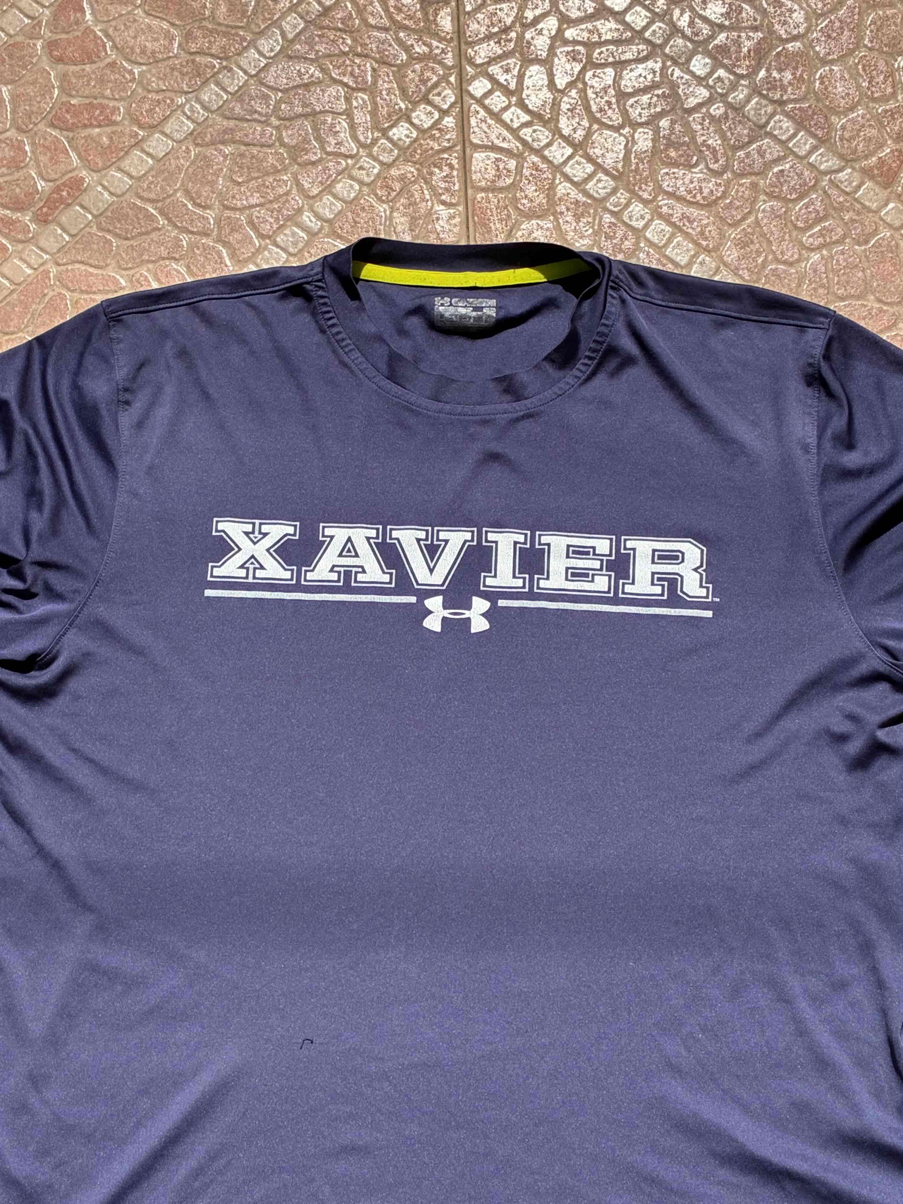 Polera deportiva azul marca under - miniatura 3