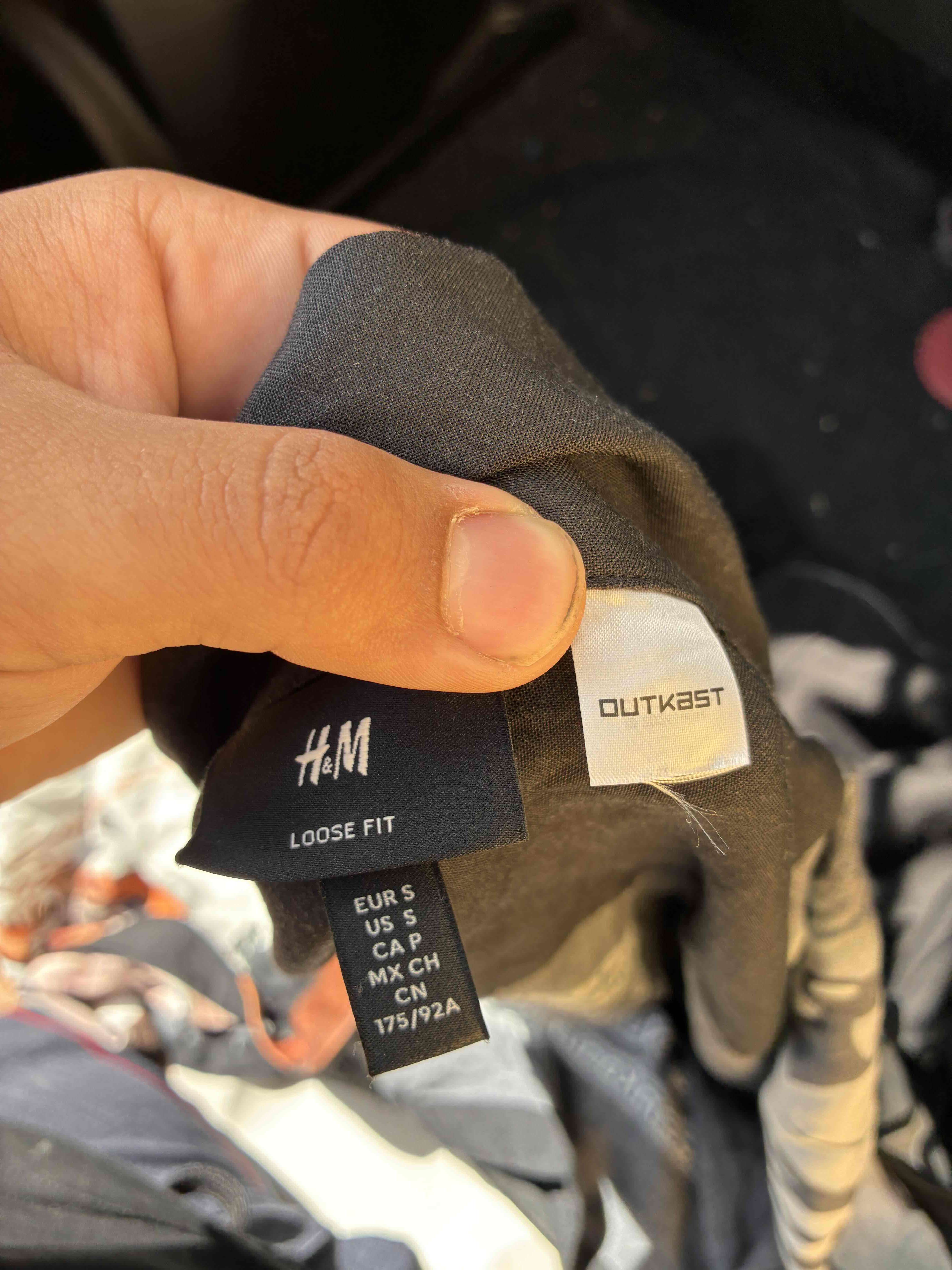 Polera negra con diseño Outkast - miniatura 3