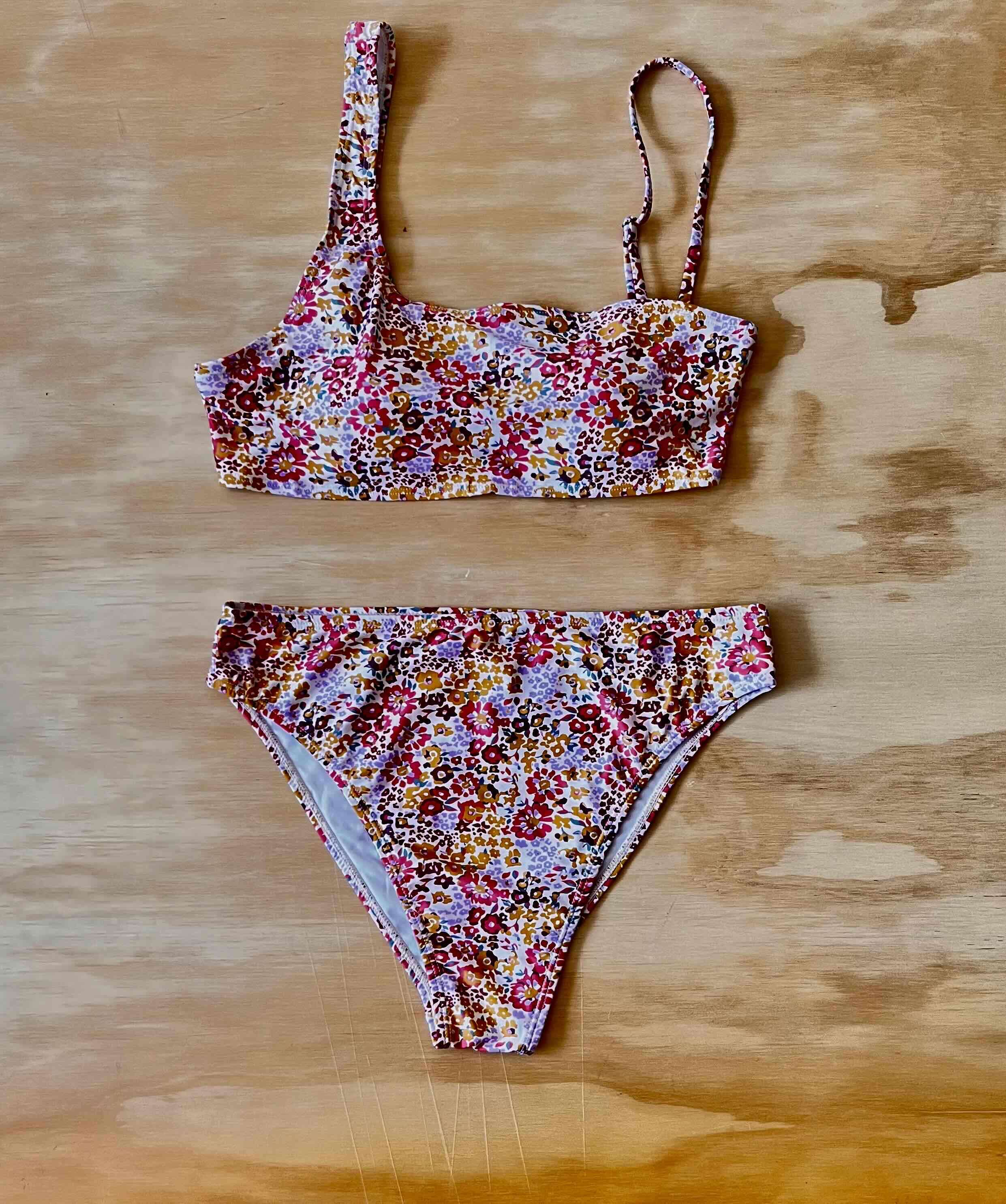 Bikini floral estampado