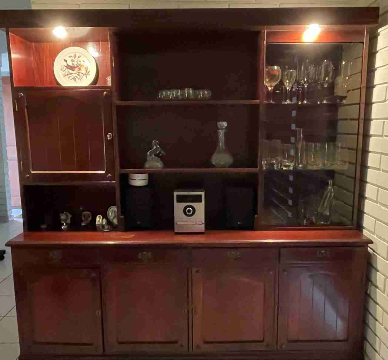 Mueble de madera clásico - miniatura 2