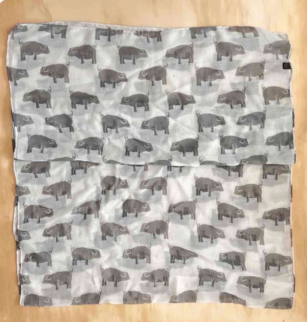 Pañuelo estampado de cerditos - miniatura 2