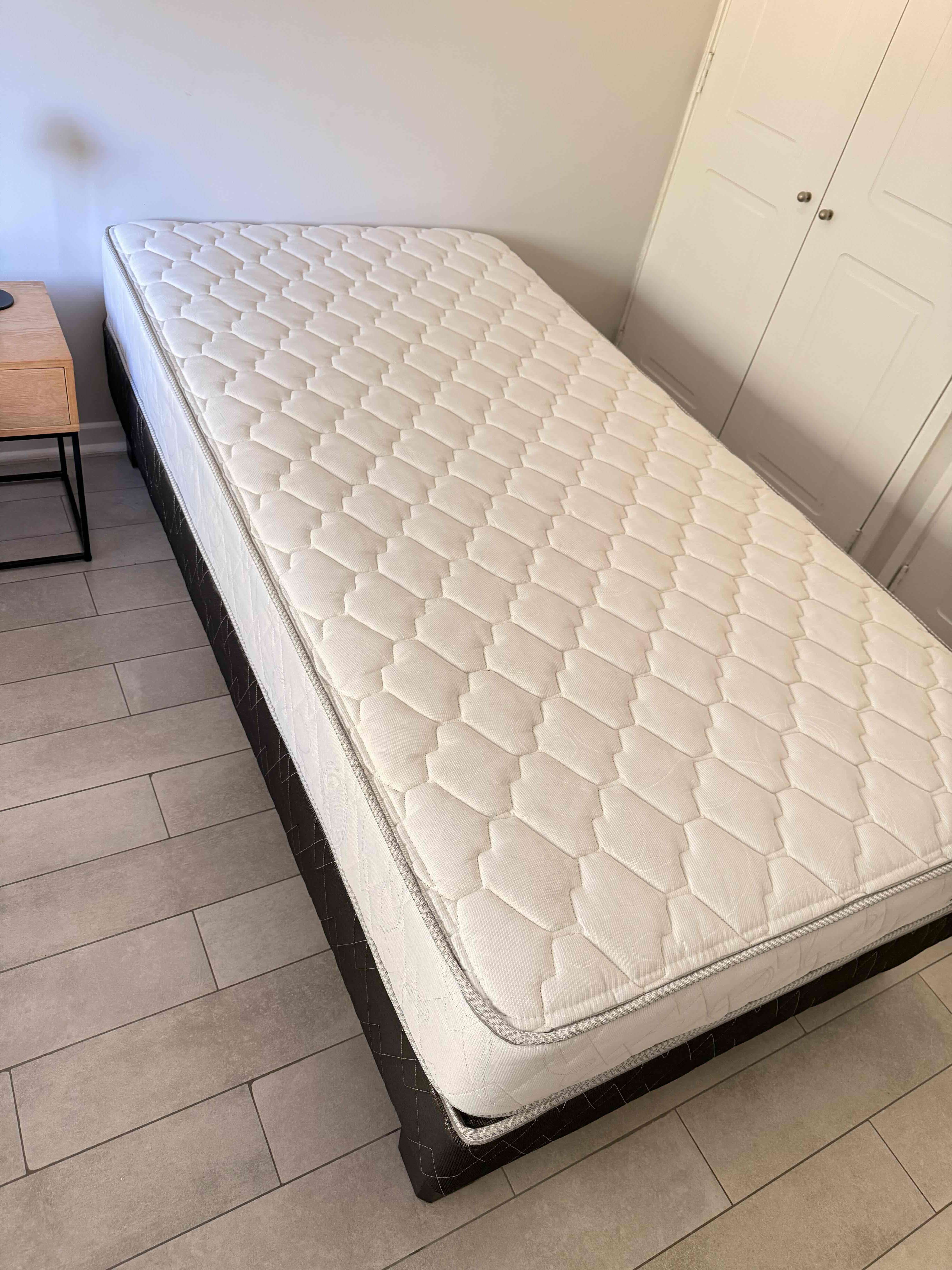 Cama Rosen 1 Plaza - 1