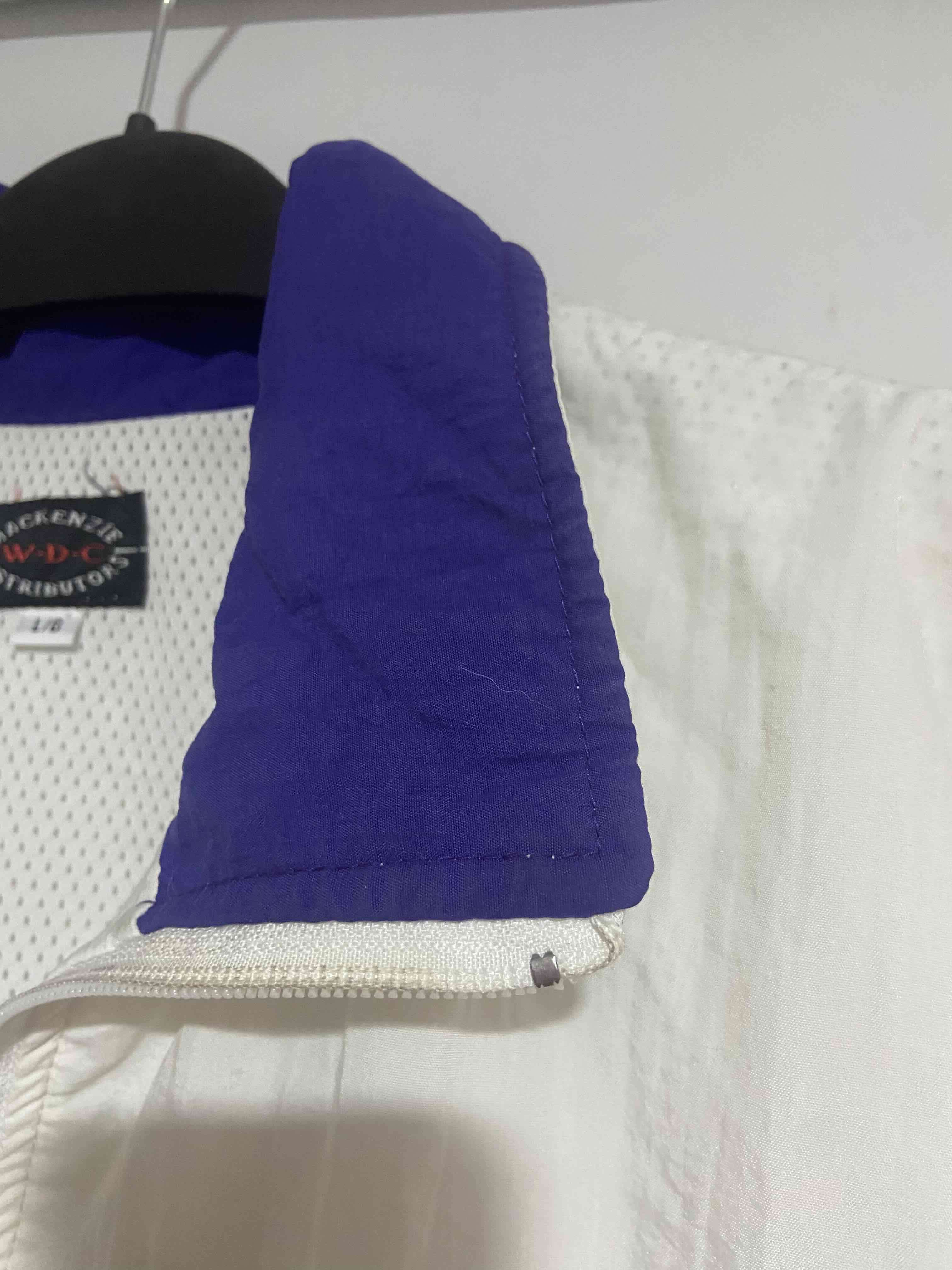 Chaqueta cortavientos blanca y amarilla - miniatura 2