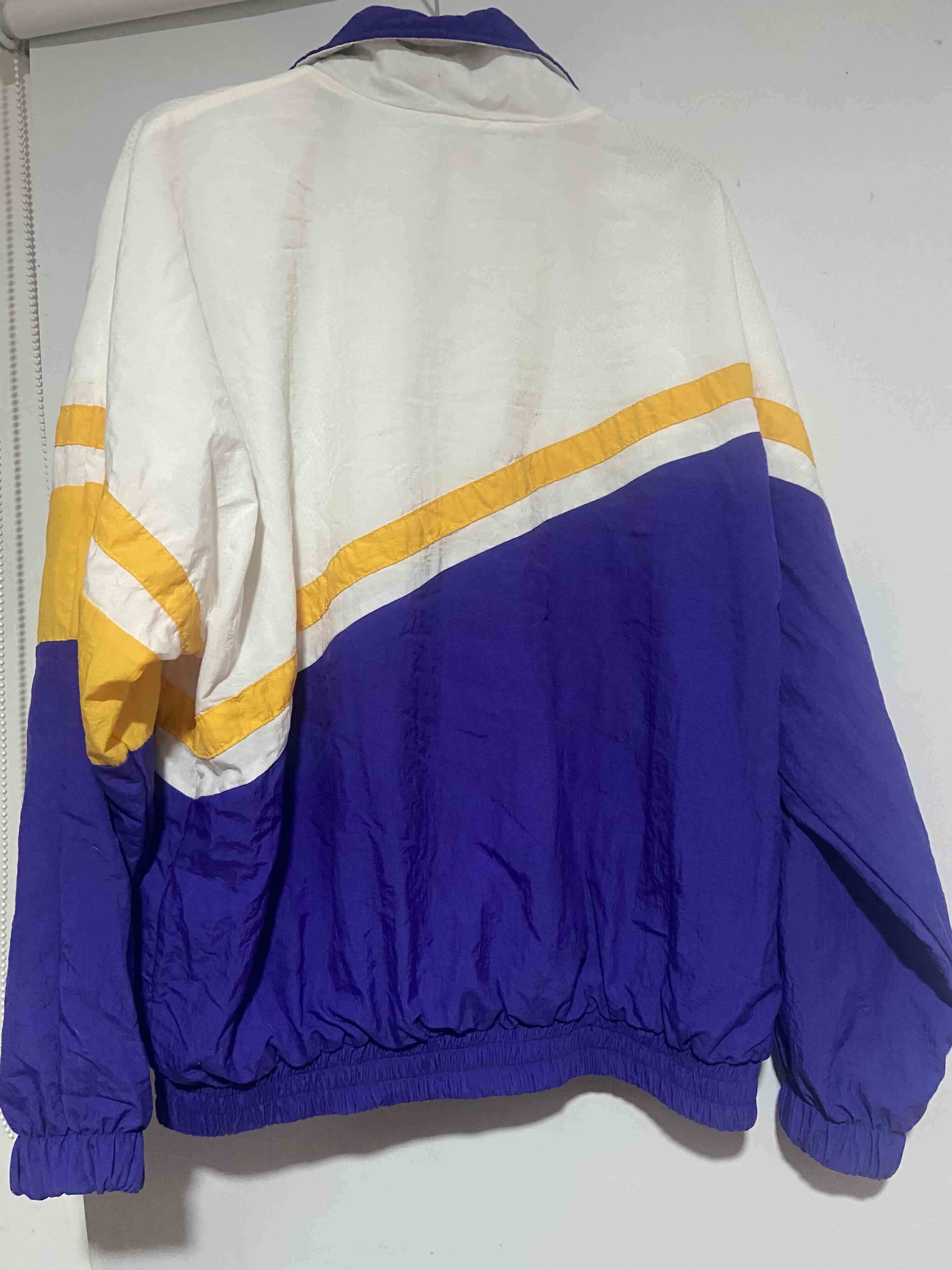 Chaqueta cortavientos blanca y amarilla - miniatura 5