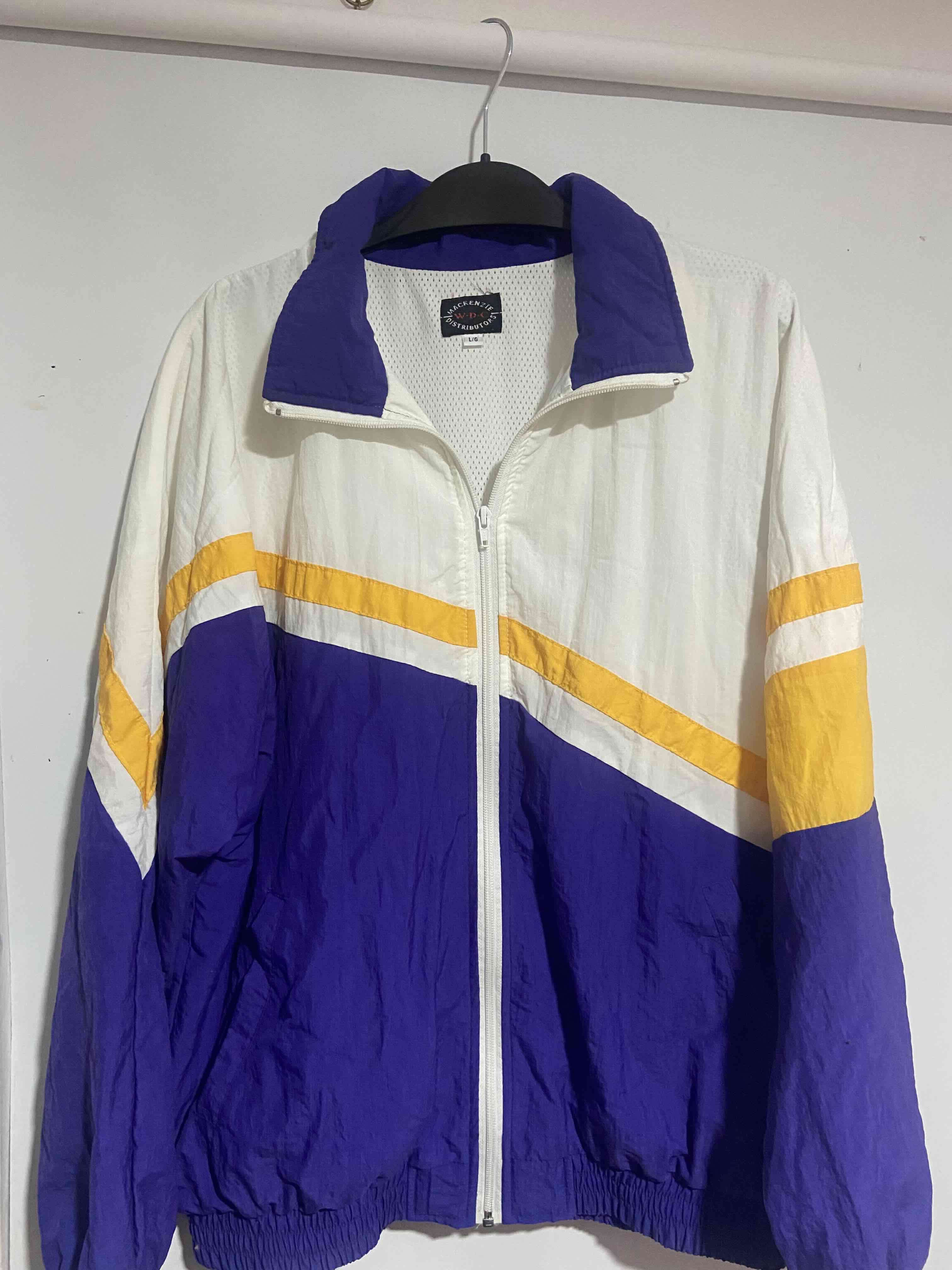 Chaqueta cortavientos blanca y amarilla - miniatura 6