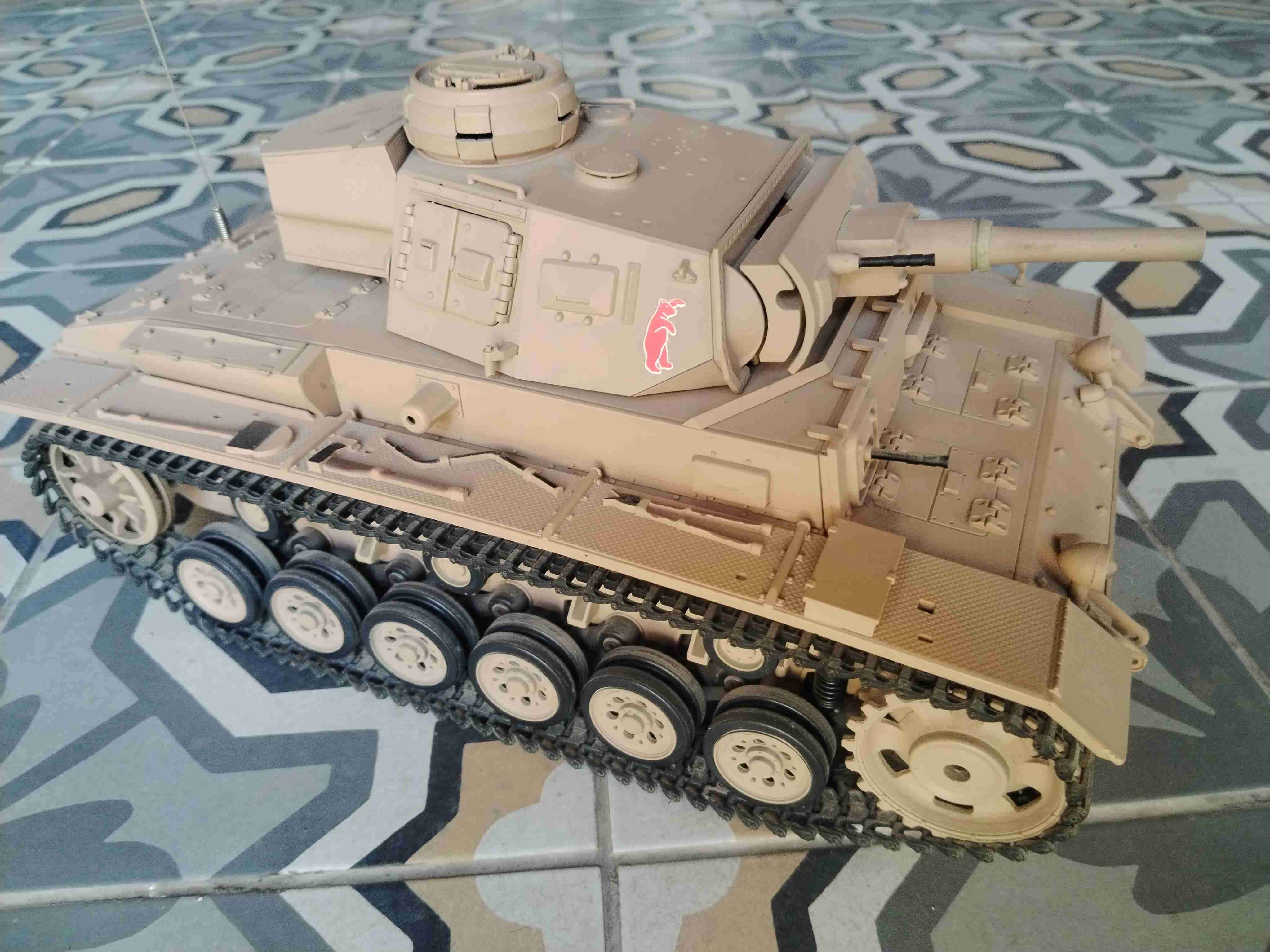 Tanque modelo a escala beige