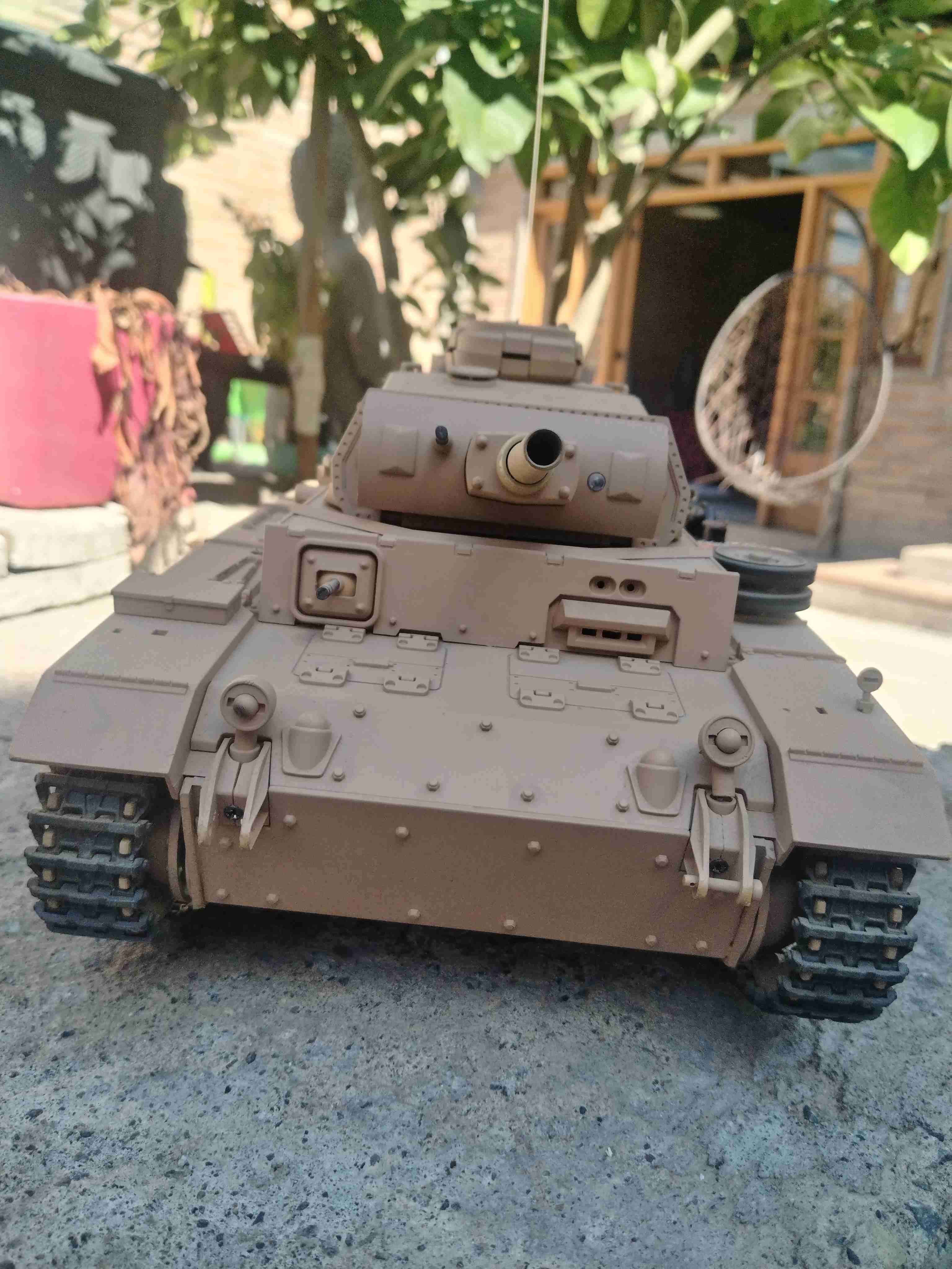 Tanque modelo a escala beige - miniatura 2