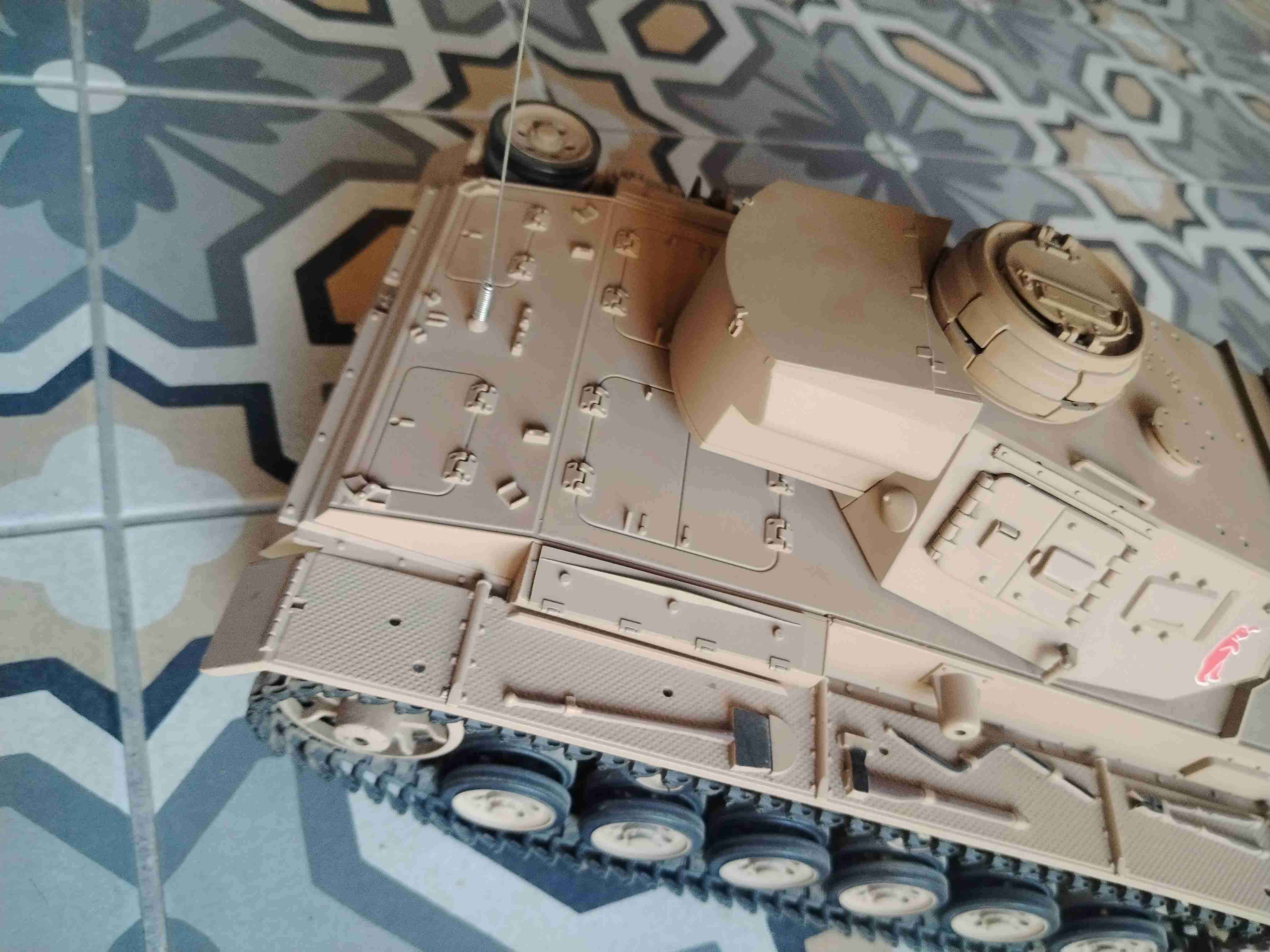 Tanque modelo a escala beige - miniatura 4