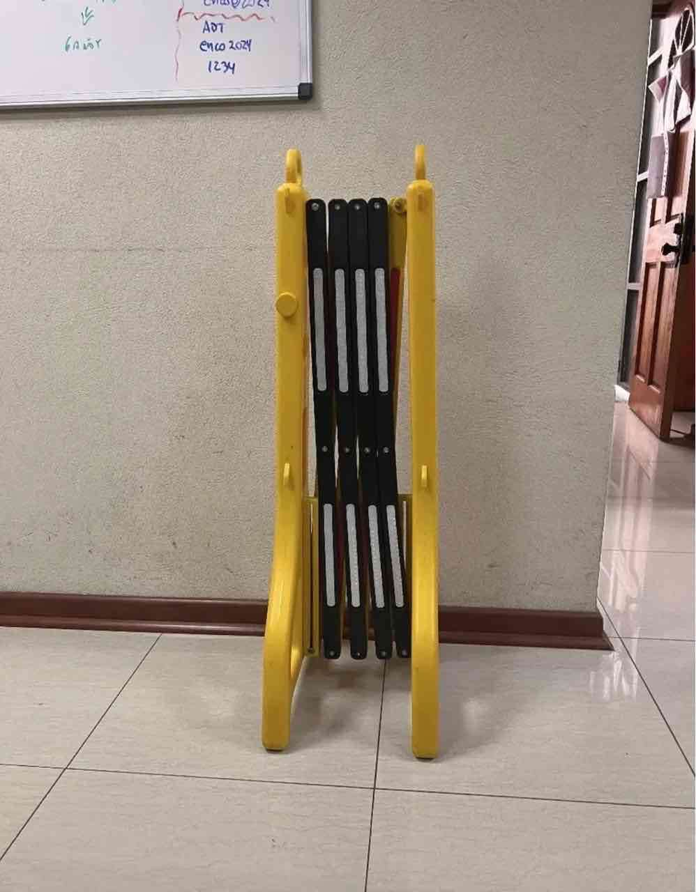 Barrera  plegable amarilla - miniatura 2