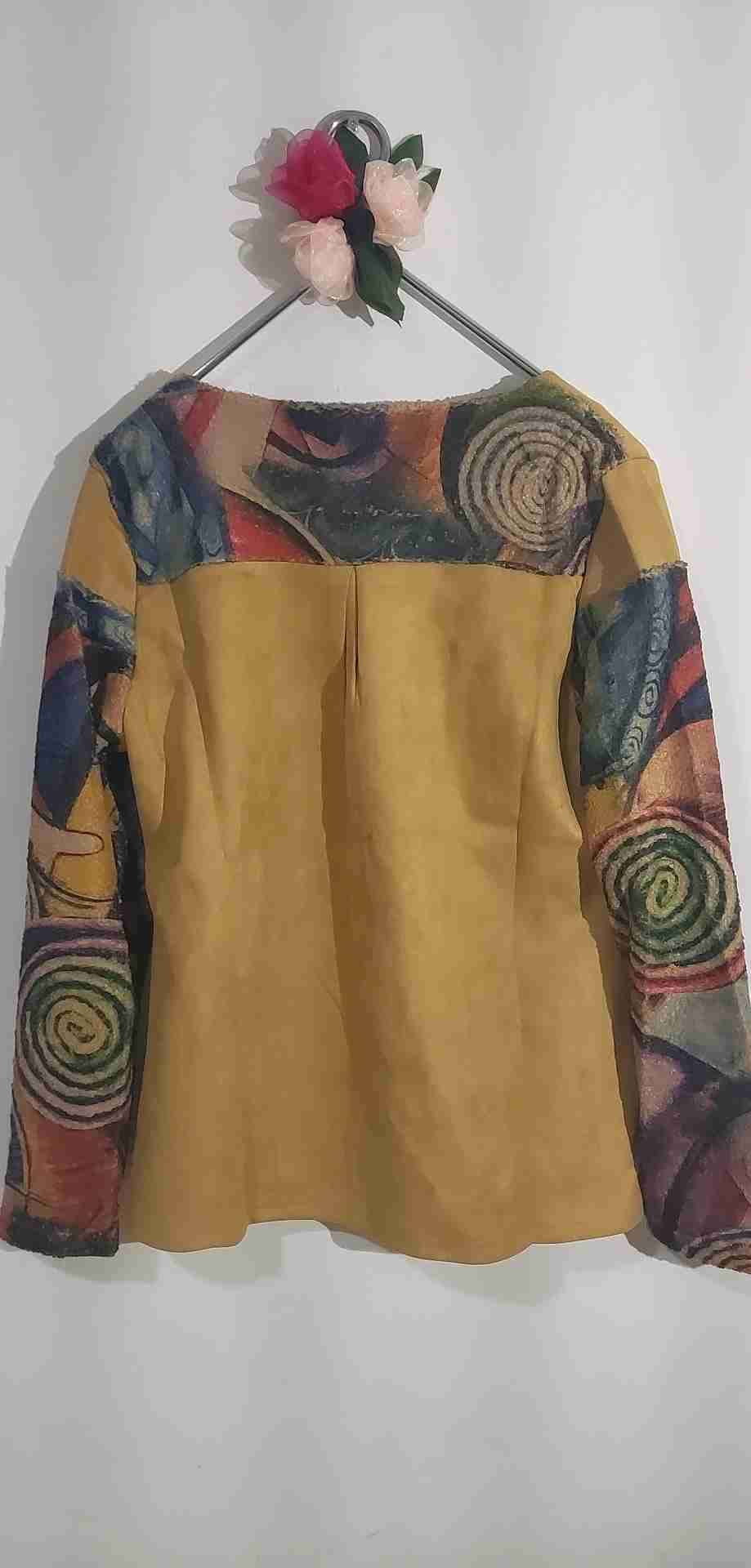 Sweater tipo Chaqueta con diseño artístico - miniatura 2