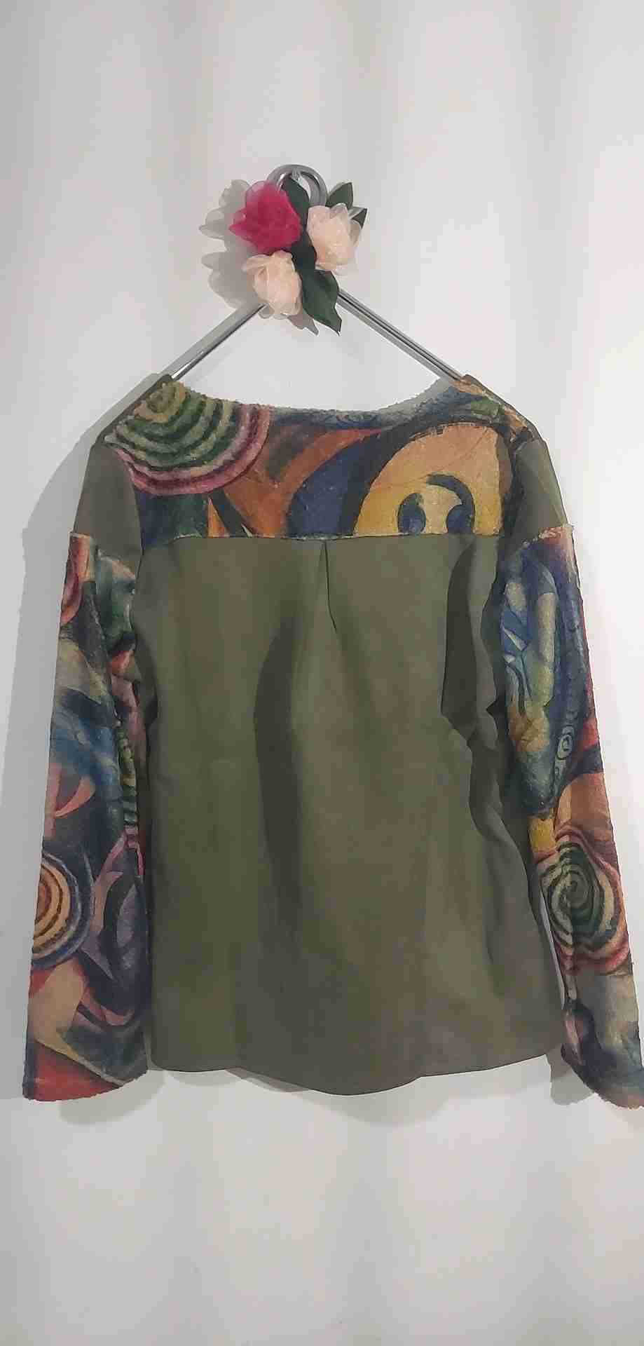 Sweater tipo Chaqueta con diseño artístico - miniatura 4