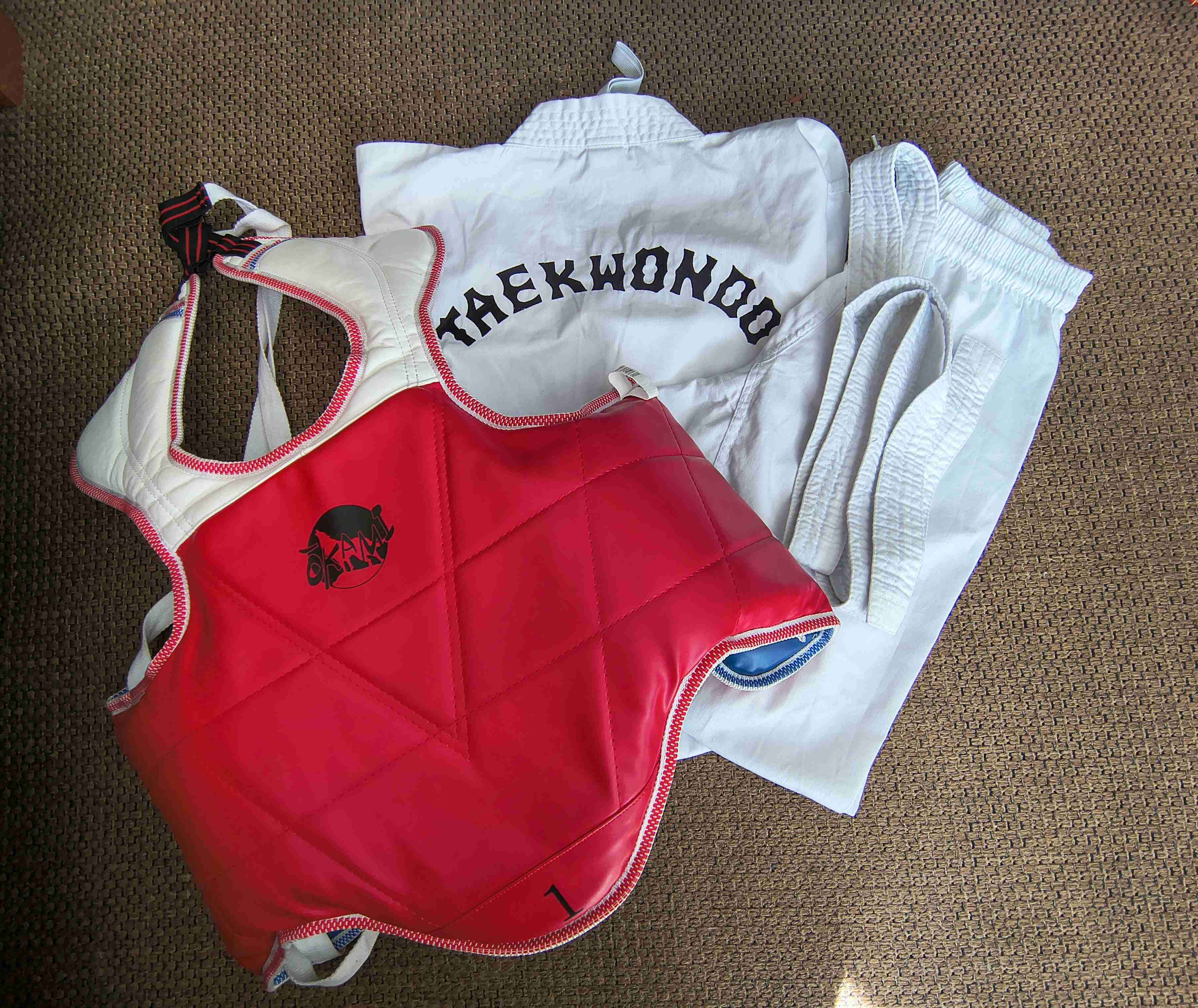 Uniforme de Taekwondo con peto