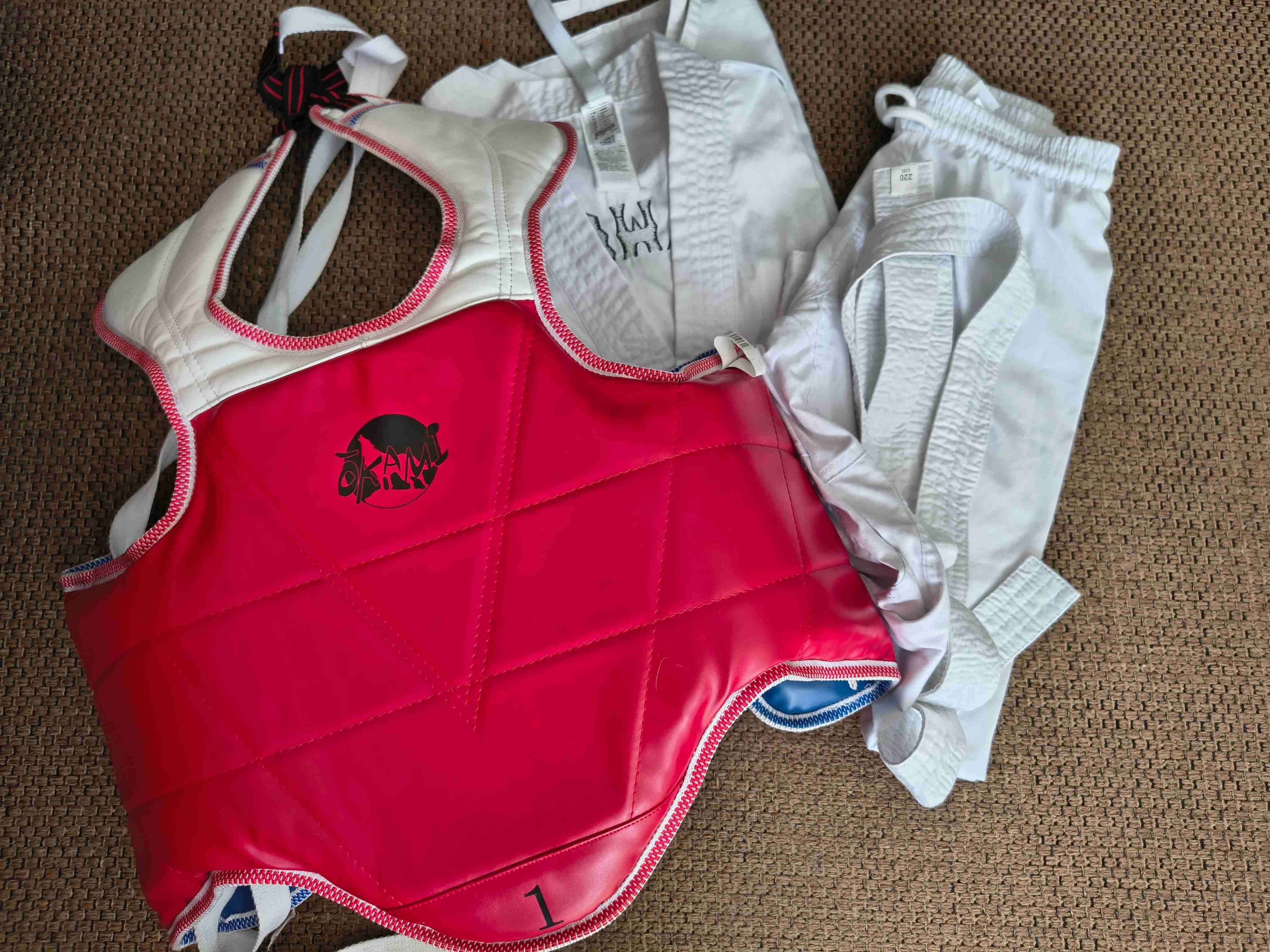 Uniforme de Taekwondo con peto - miniatura 3