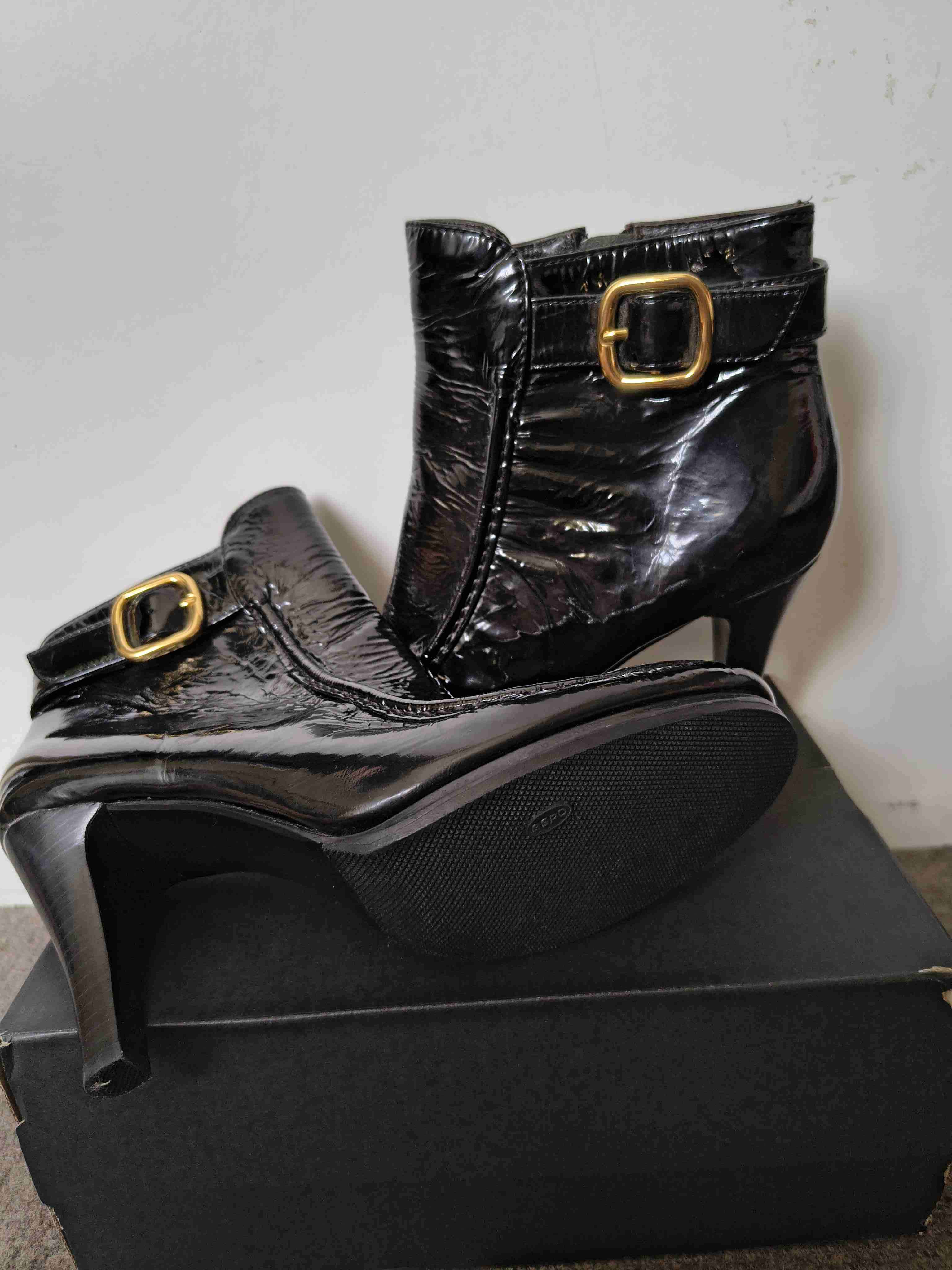 Botines negros de charol con hebilla - miniatura 3