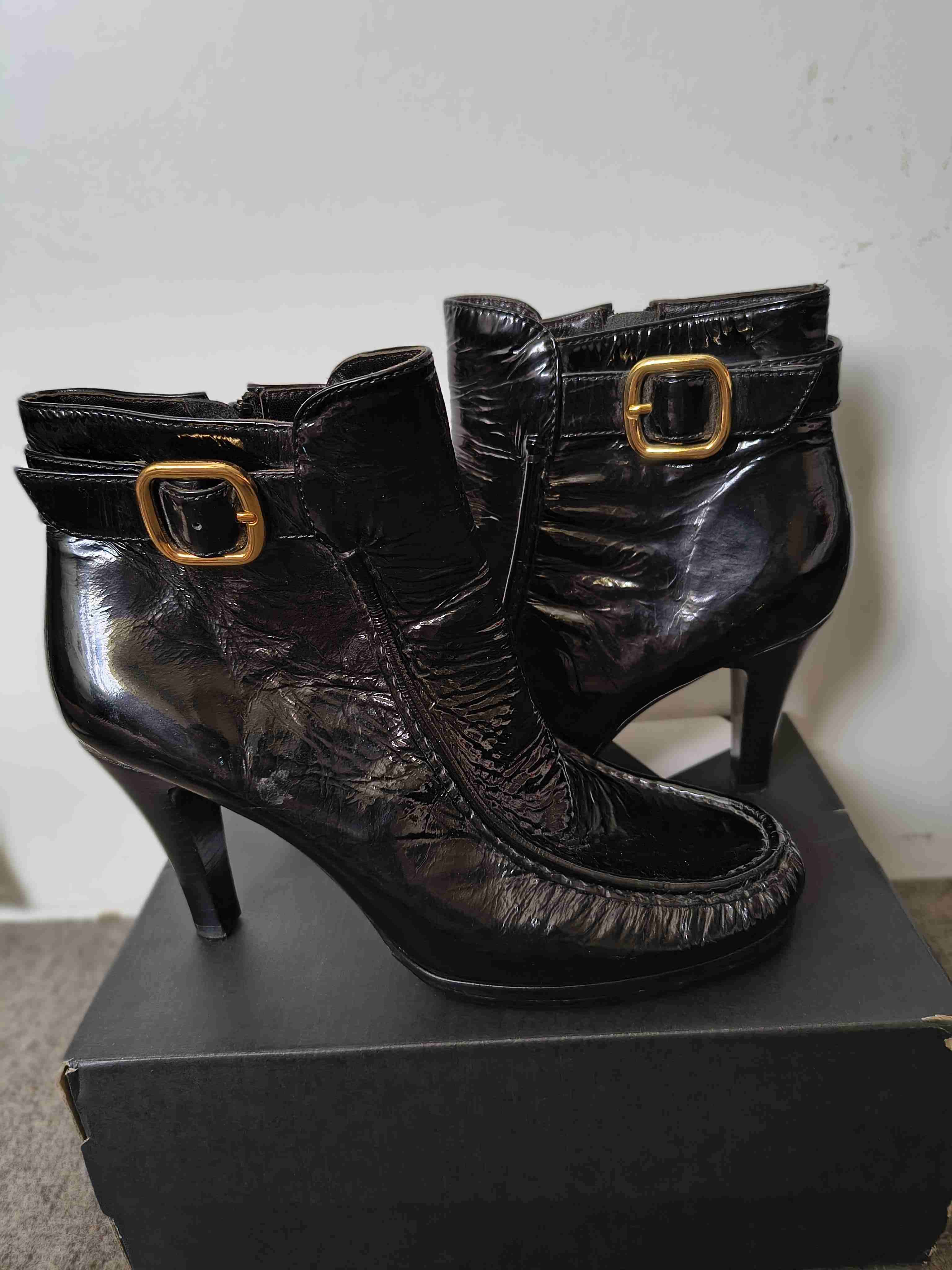 Botines negros de charol con hebilla - miniatura 4